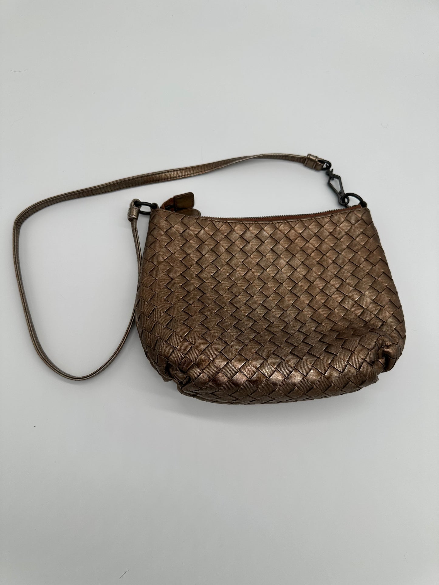 Luxury Soluciens Pre-owned Bottega Veneta intrecciato bronze metallic leather shoulder bag with black hardware