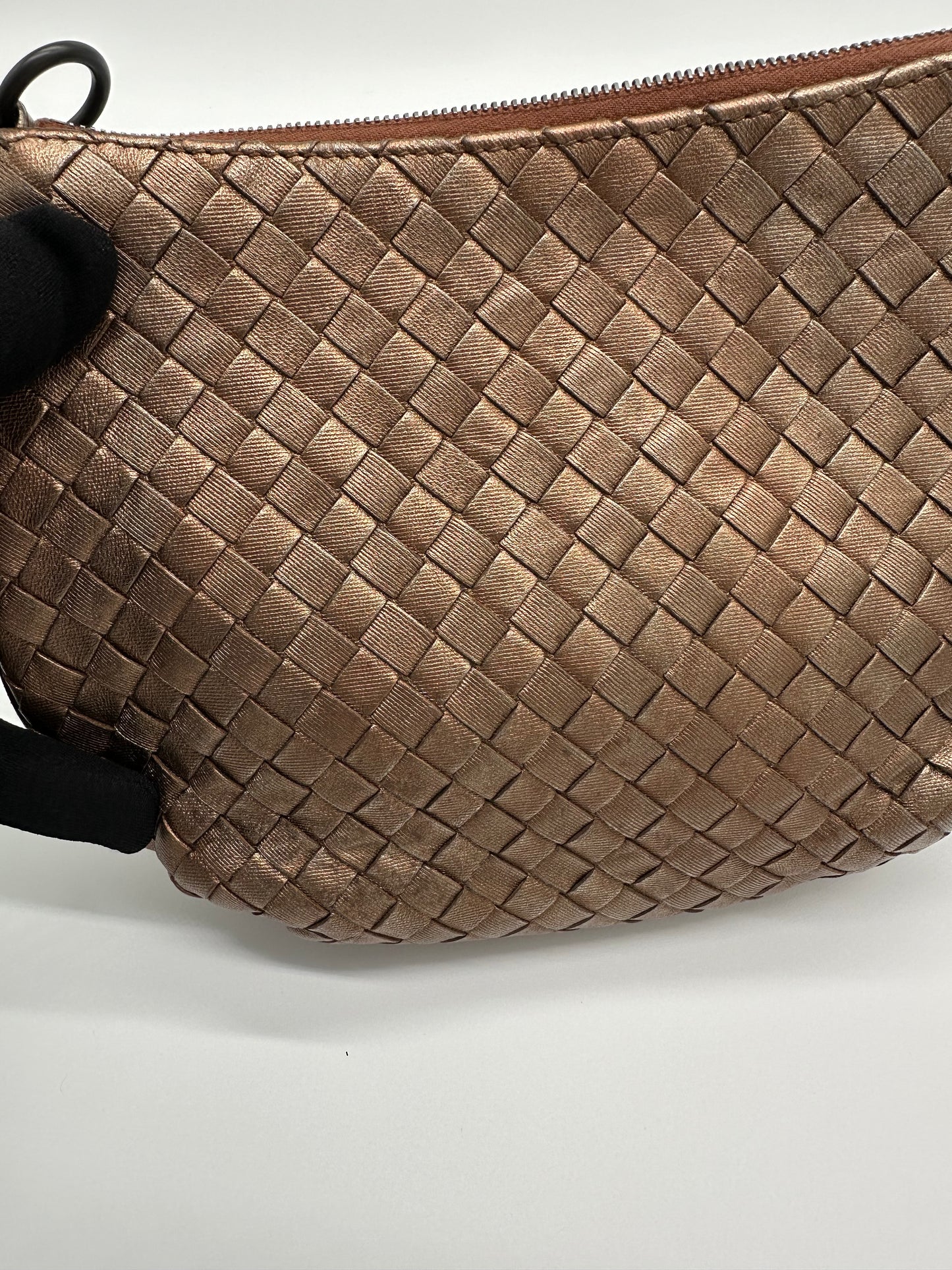 Luxury Soluciens Pre-owned Bottega Veneta intrecciato bronze metallic leather shoulder bag with black hardware