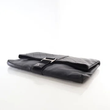 Luxury Soluciens Pre-Owned Chanel Grip Clutch in Black Calfskin