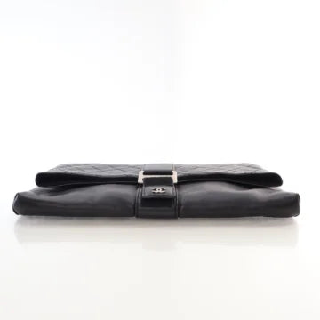 Luxury Soluciens Pre-Owned Chanel Grip Clutch in Black Calfskin