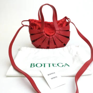 Luxury Soluciens Pre-Owned Bottega Veneta Shell Bag in Red Calfskin Leather