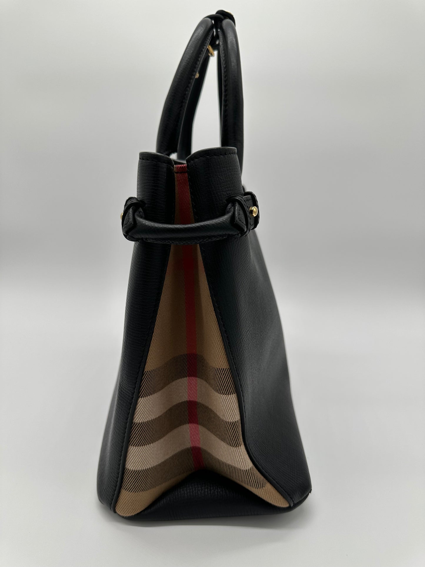 Luxury Soluciens Pre-owned Burberry Black leather tote with Nova check sides