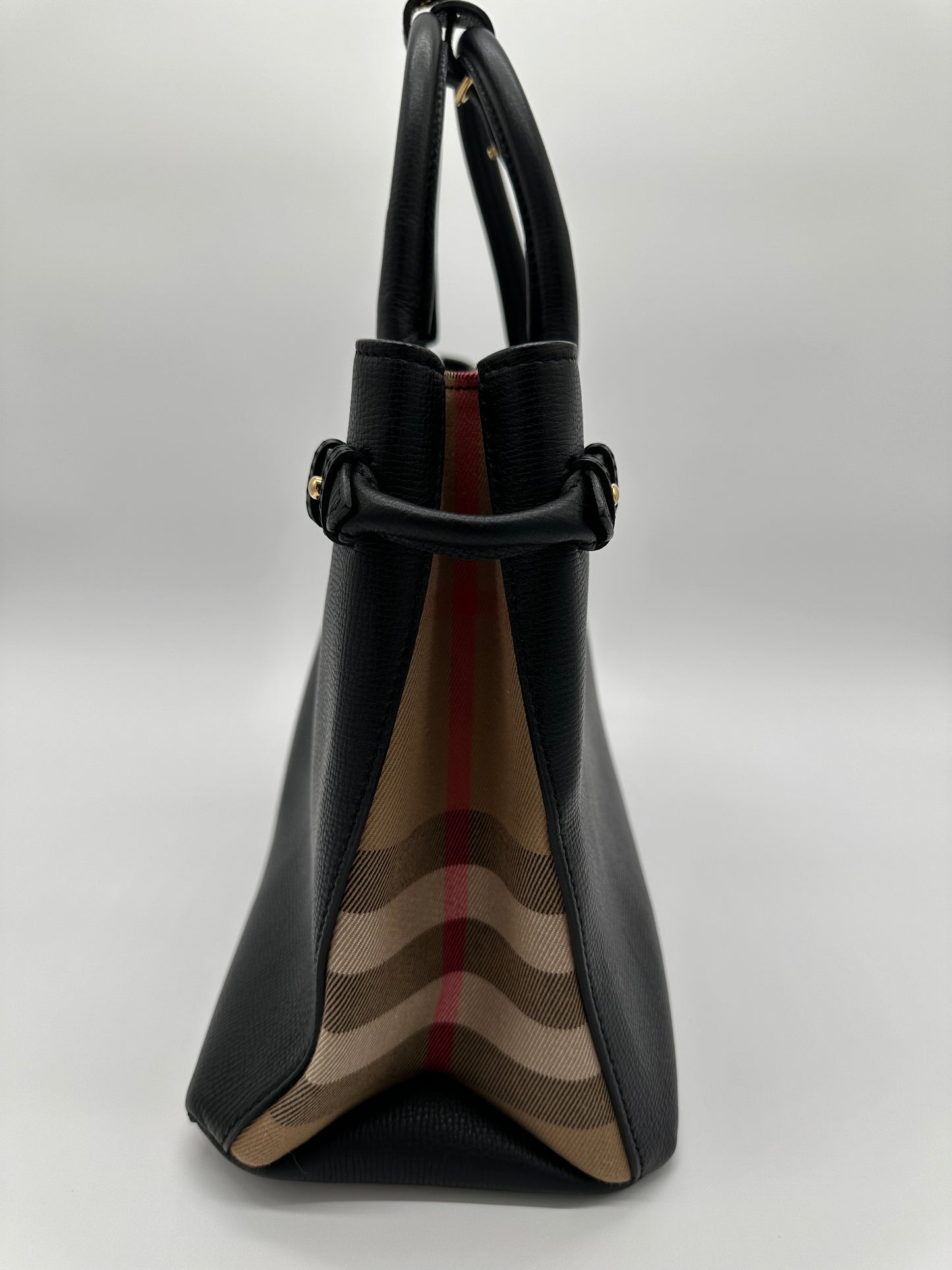 Luxury Soluciens Pre-owned Burberry Black leather tote with Nova check sides