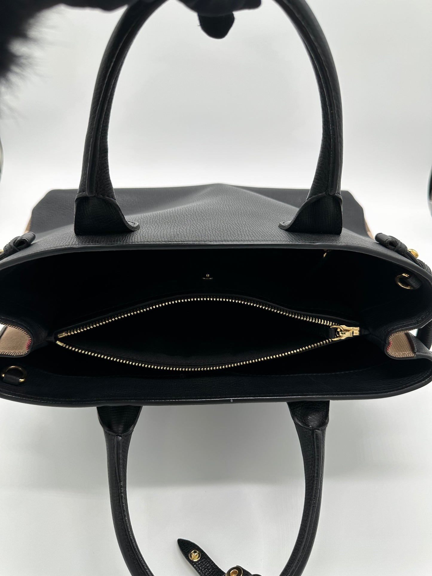Luxury Soluciens Pre-owned Burberry Black leather tote with Nova check sides