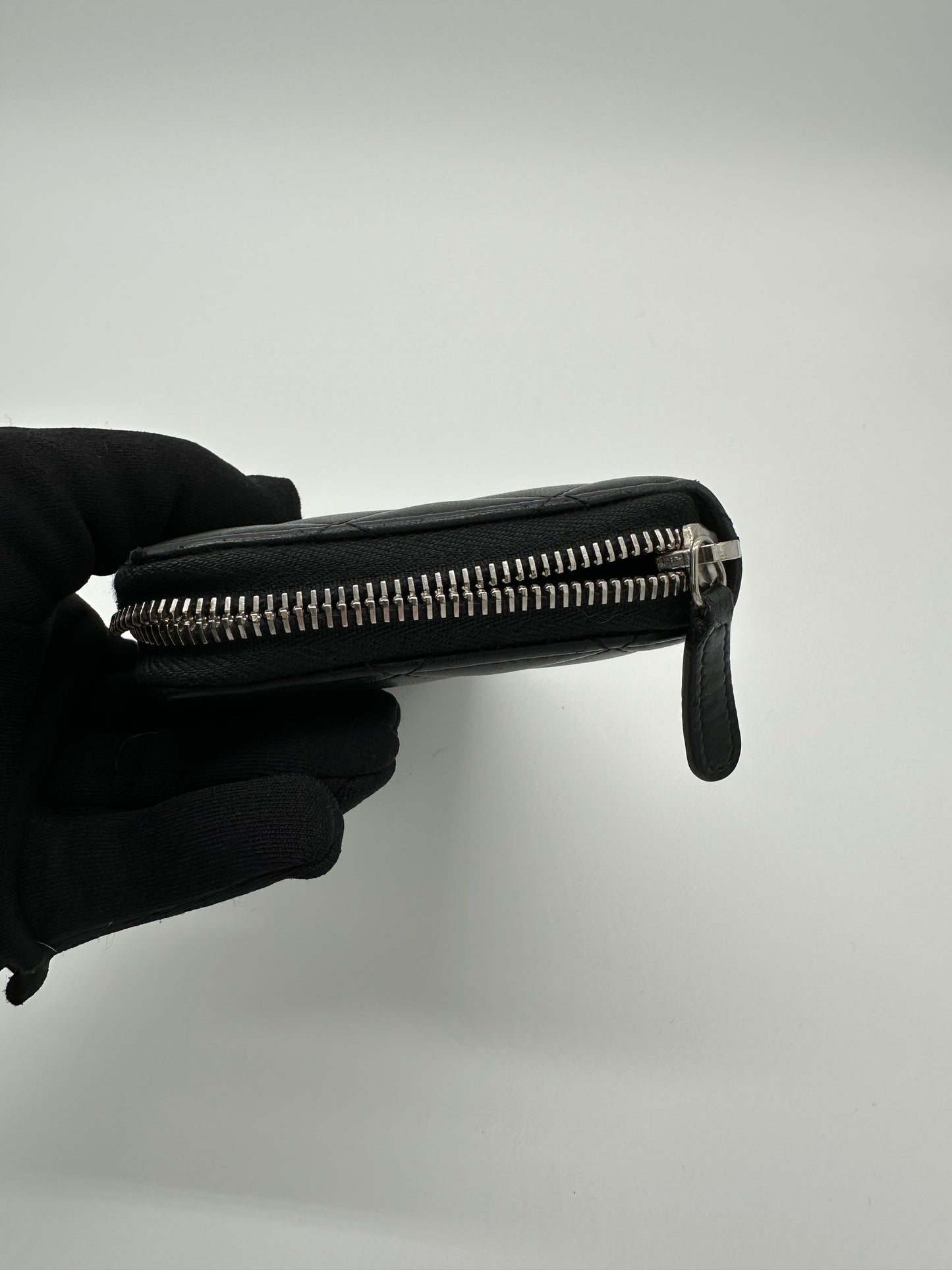 Luxury Soluciens Pre-owned Chanel black long lambskin leather zippy wallet with silver hardware