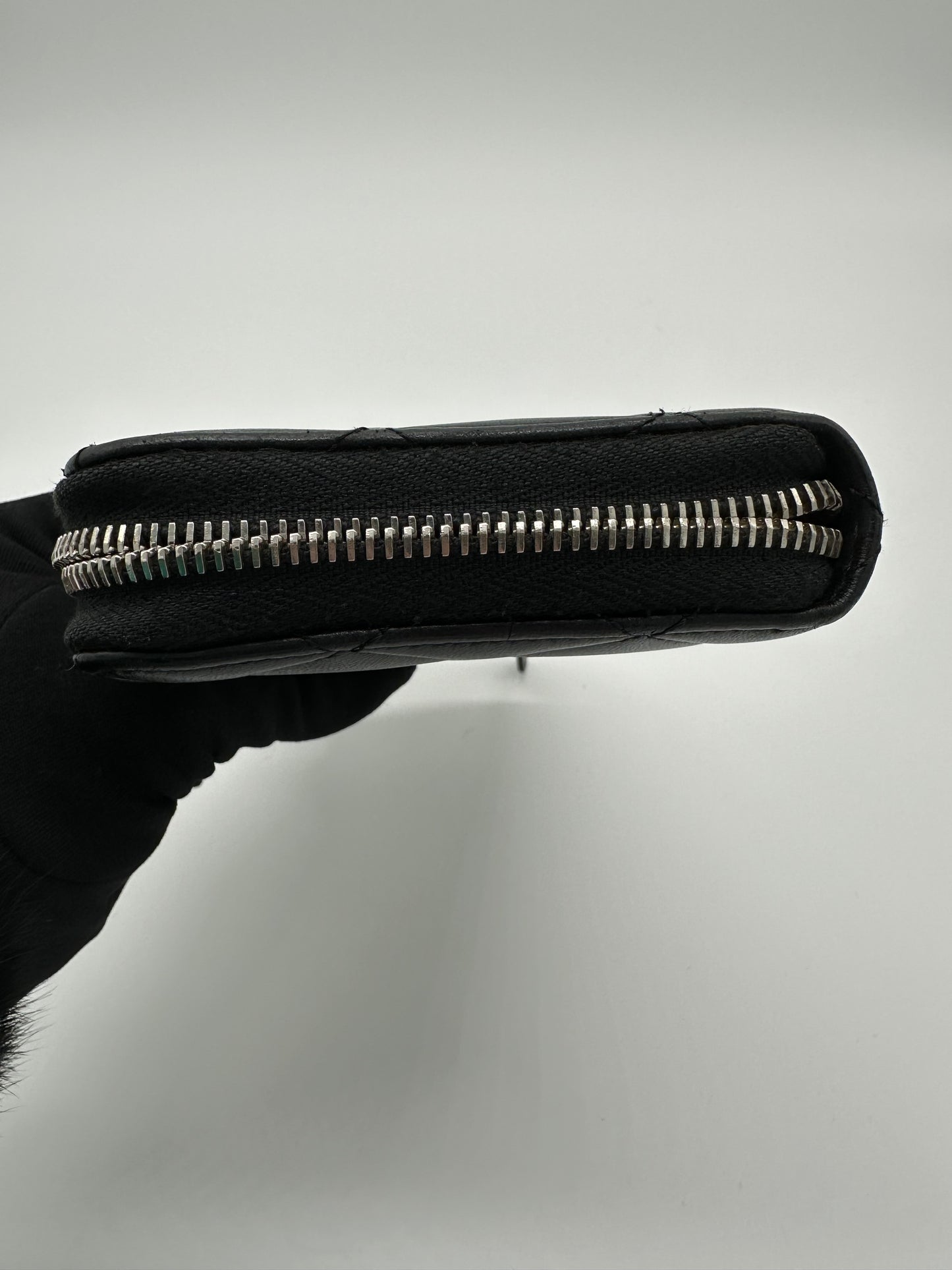 Luxury Soluciens Pre-owned Chanel black long lambskin leather zippy wallet with silver hardware
