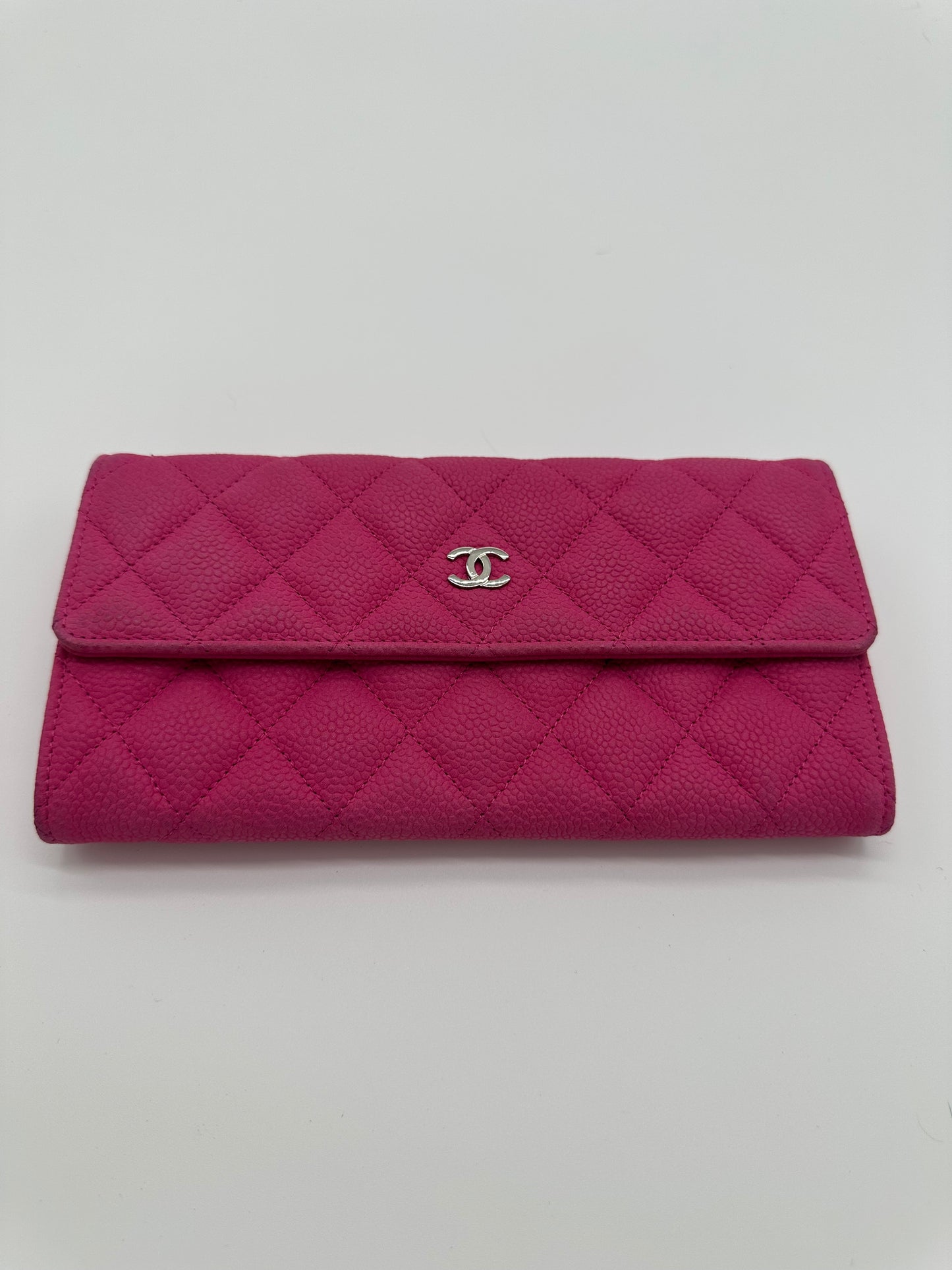 Luxury Soluciens Pre-owned Chanel bright pink matte caviar leather wallet with silver-toned hardware