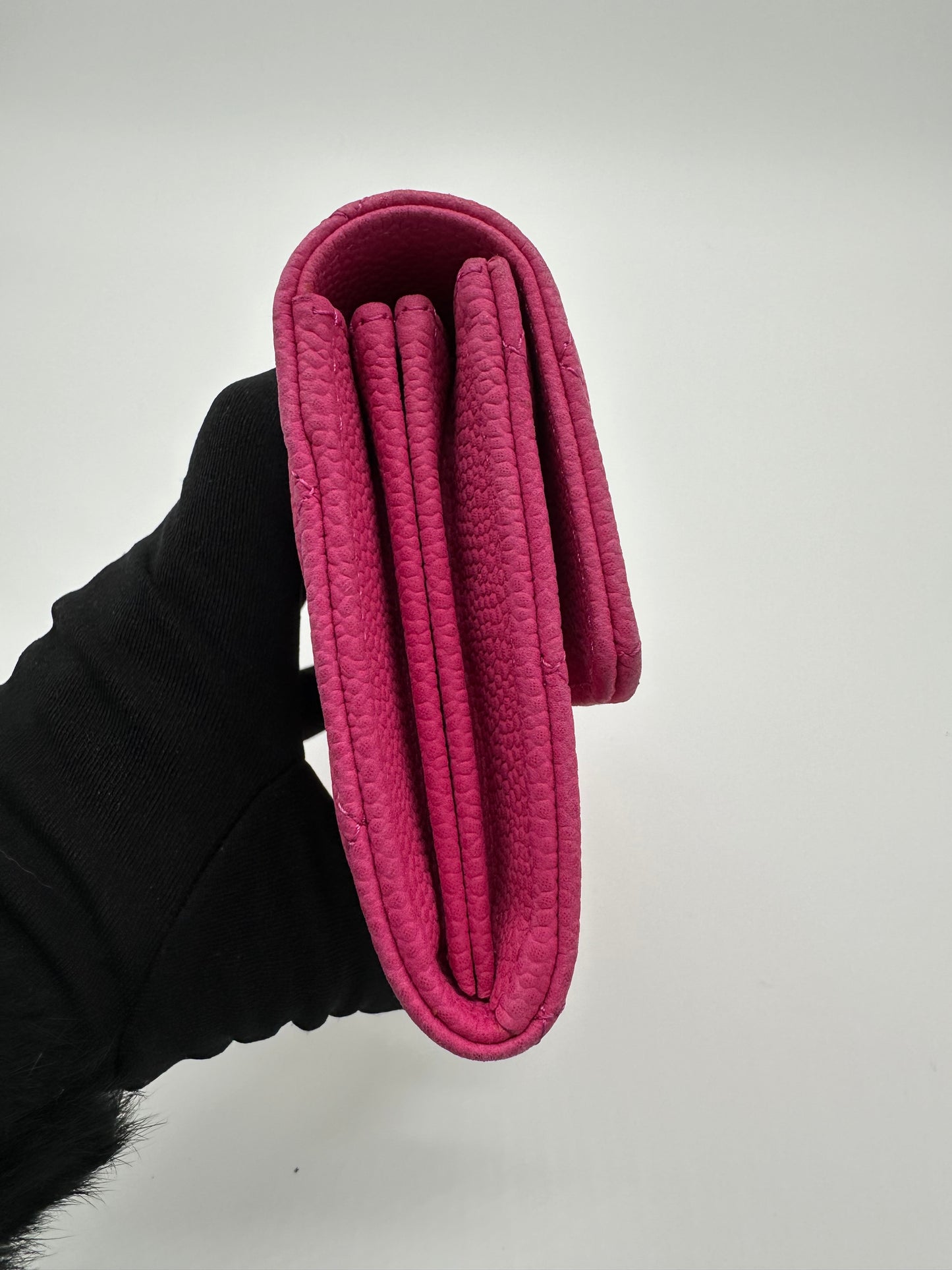 Luxury Soluciens Pre-owned Chanel bright pink matte caviar leather wallet with silver-toned hardware