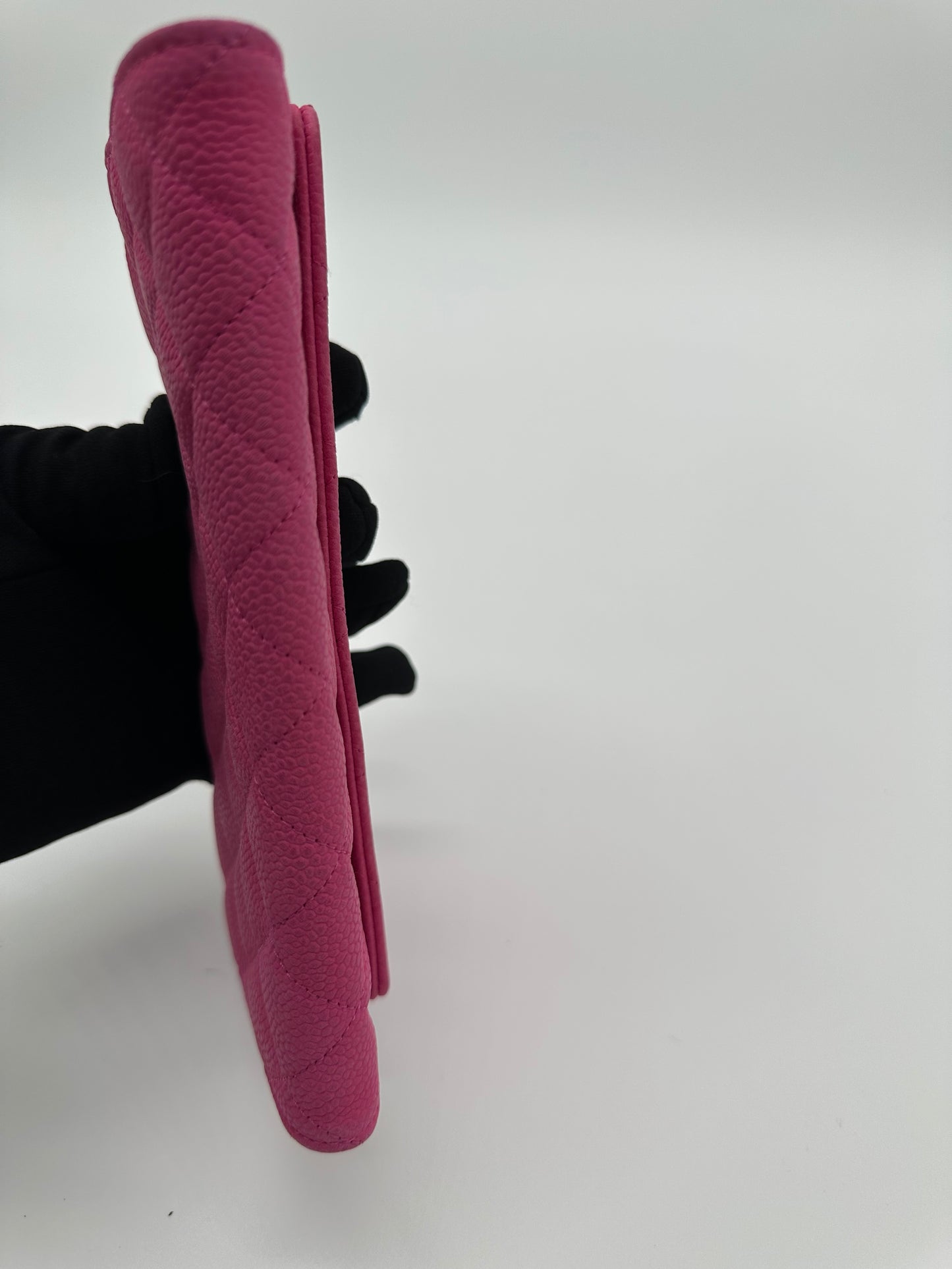 Luxury Soluciens Pre-owned Chanel bright pink matte caviar leather wallet with silver-toned hardware