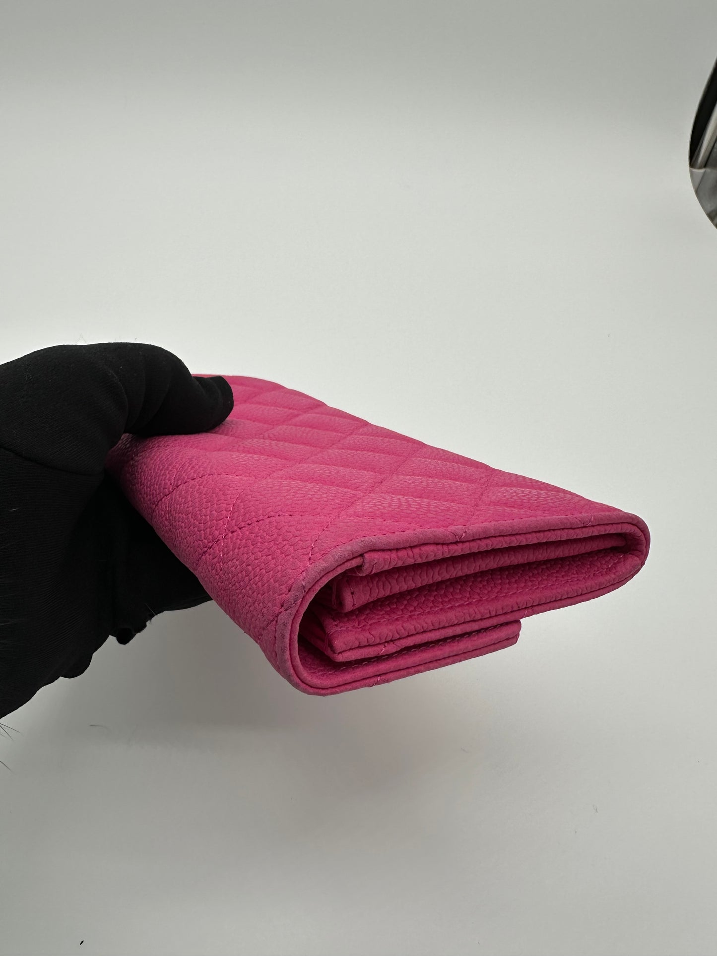 Luxury Soluciens Pre-owned Chanel bright pink matte caviar leather wallet with silver-toned hardware