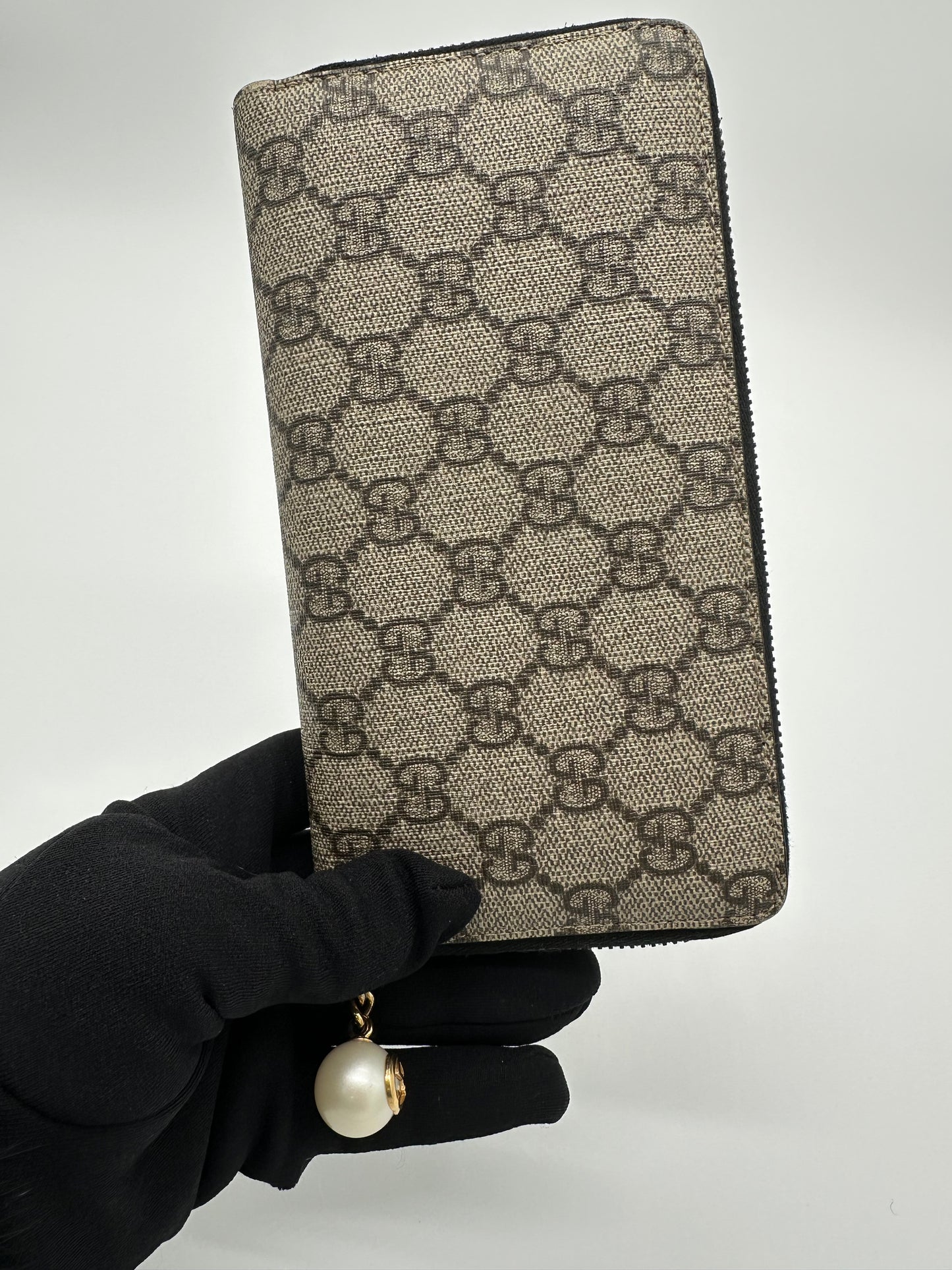 Luxury Soluciens Pre-owned Gucci supreme canvas long zippy wallet with pearl