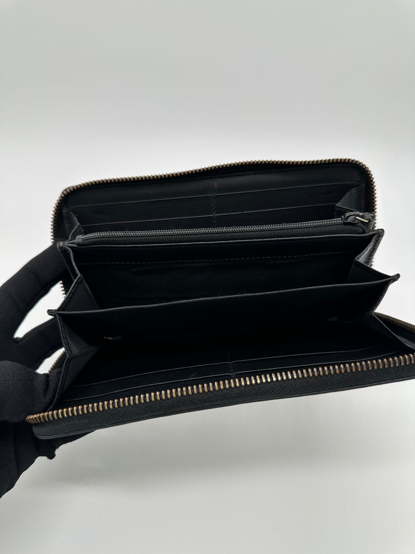 Luxury Soluciens Pre-owned Gucci supreme canvas long zippy wallet with pearl