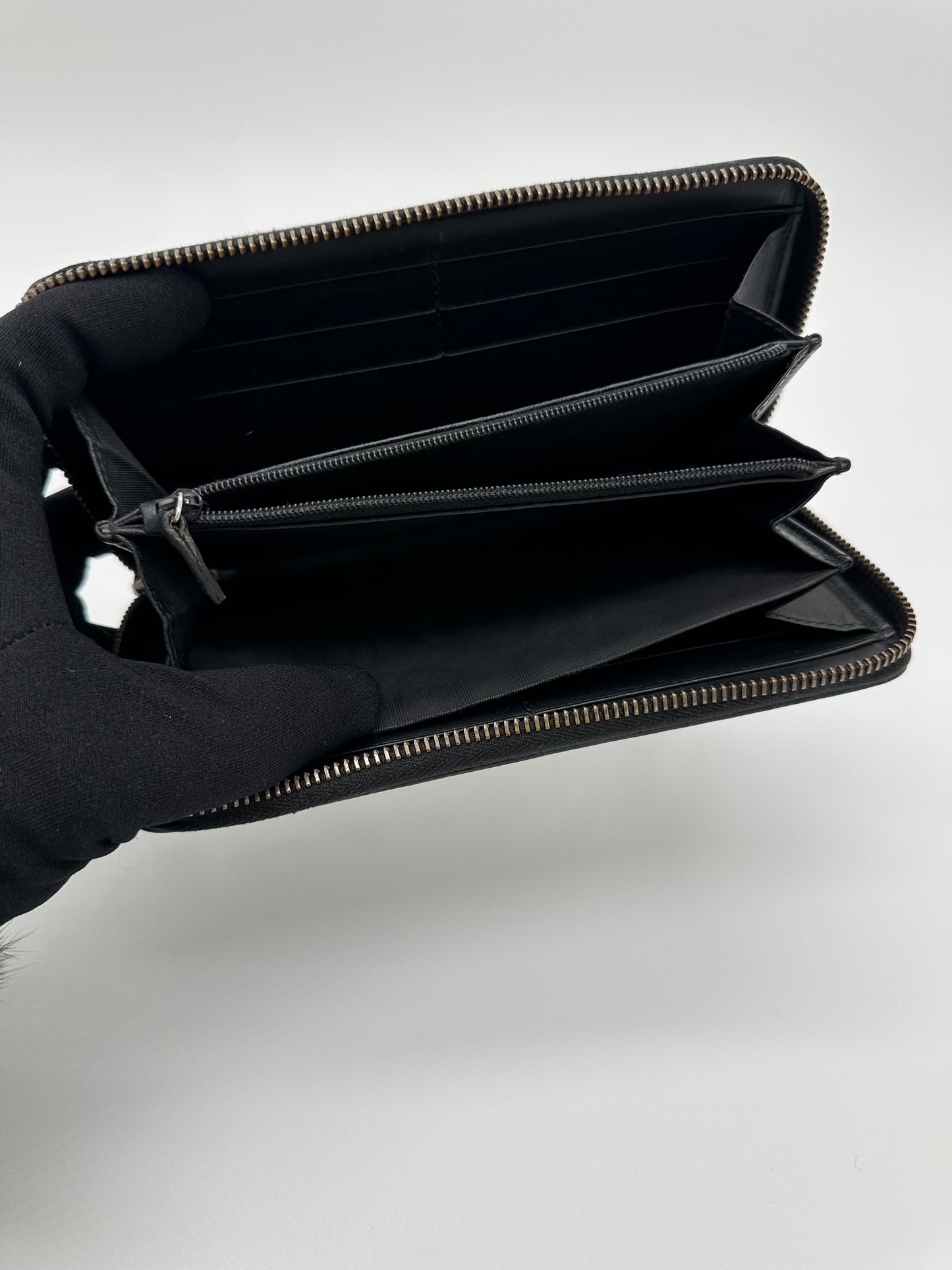 Luxury Soluciens Pre-owned Gucci supreme canvas long zippy wallet with pearl