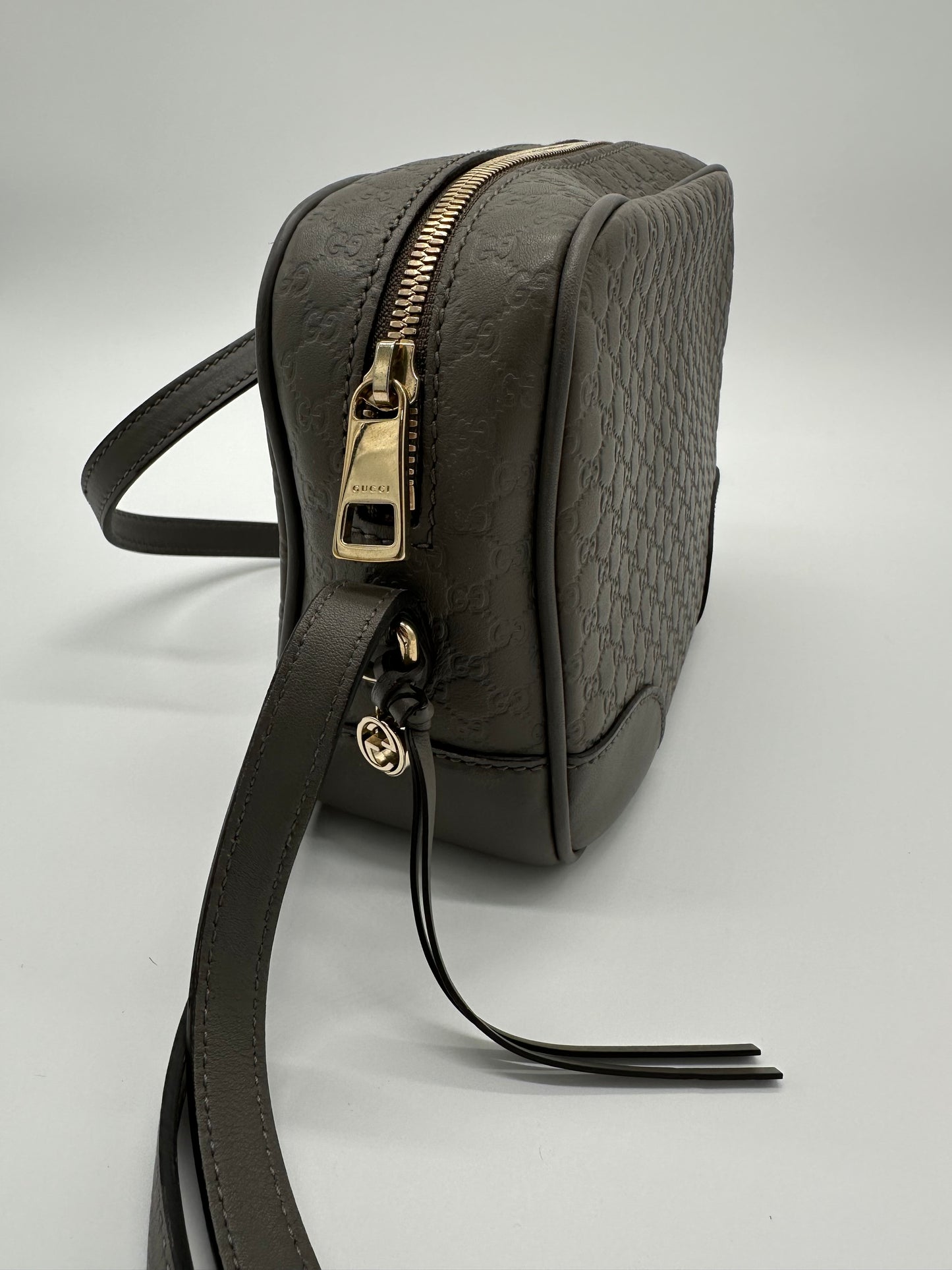Luxury Soluciens Pre-owned Gucci mushroom gray Guccissima leather crossbody camera bag champange gold hardware