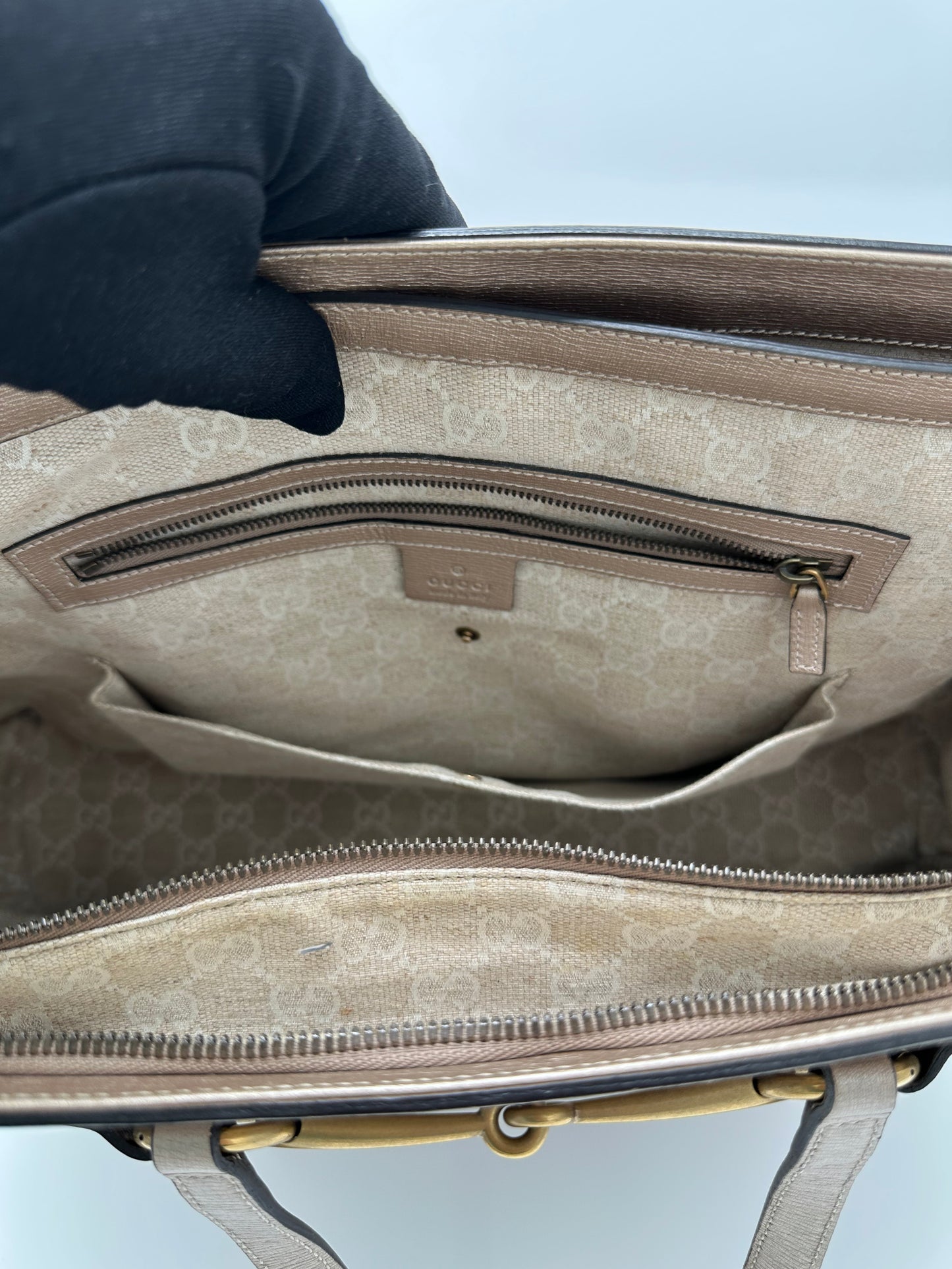 Luxury Soluciens Pre-owned Gucci metallic gold/silver tote with cross body strap