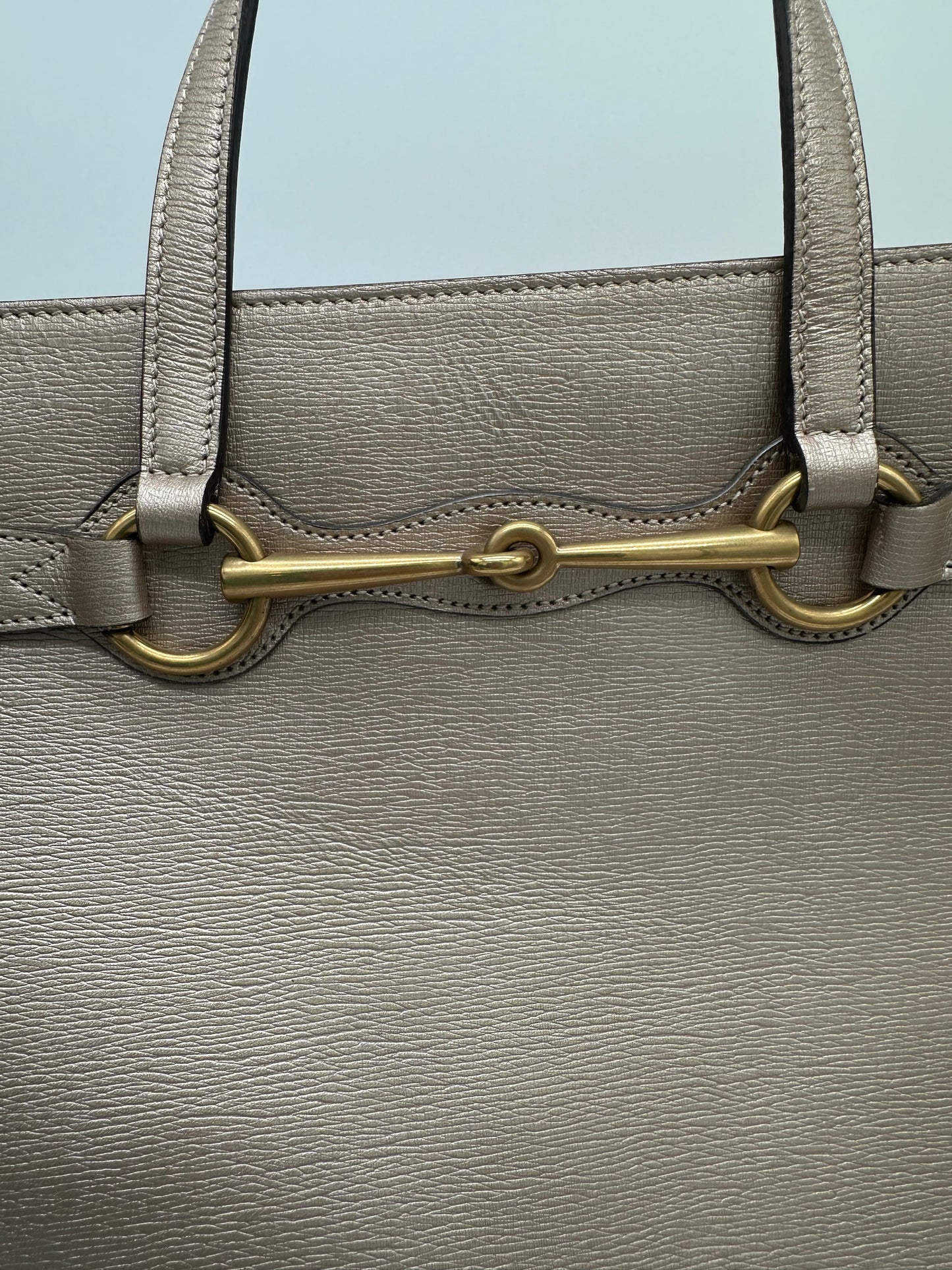 Luxury Soluciens Pre-owned Gucci metallic gold/silver tote with cross body strap