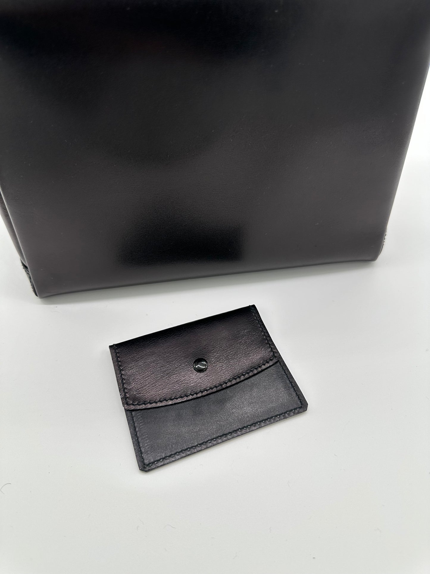Luxury Soluciens Pre-owned Gucci Vintage Black calfskin leather shoulder bag with twist lock