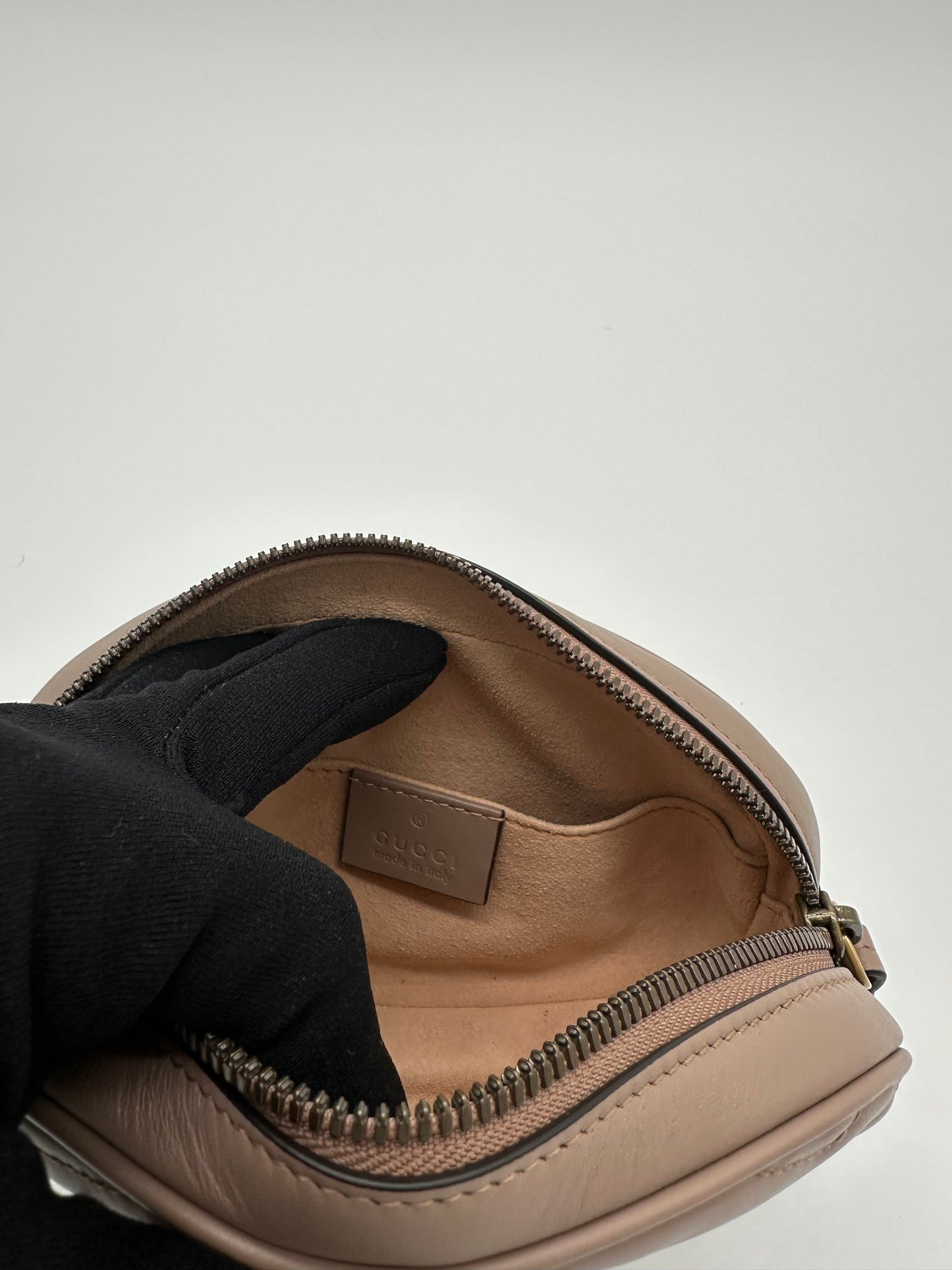 Luxury Soluciens Pre-owned Gucci beige leather Marmont belt bag with antiqued bronze hardware