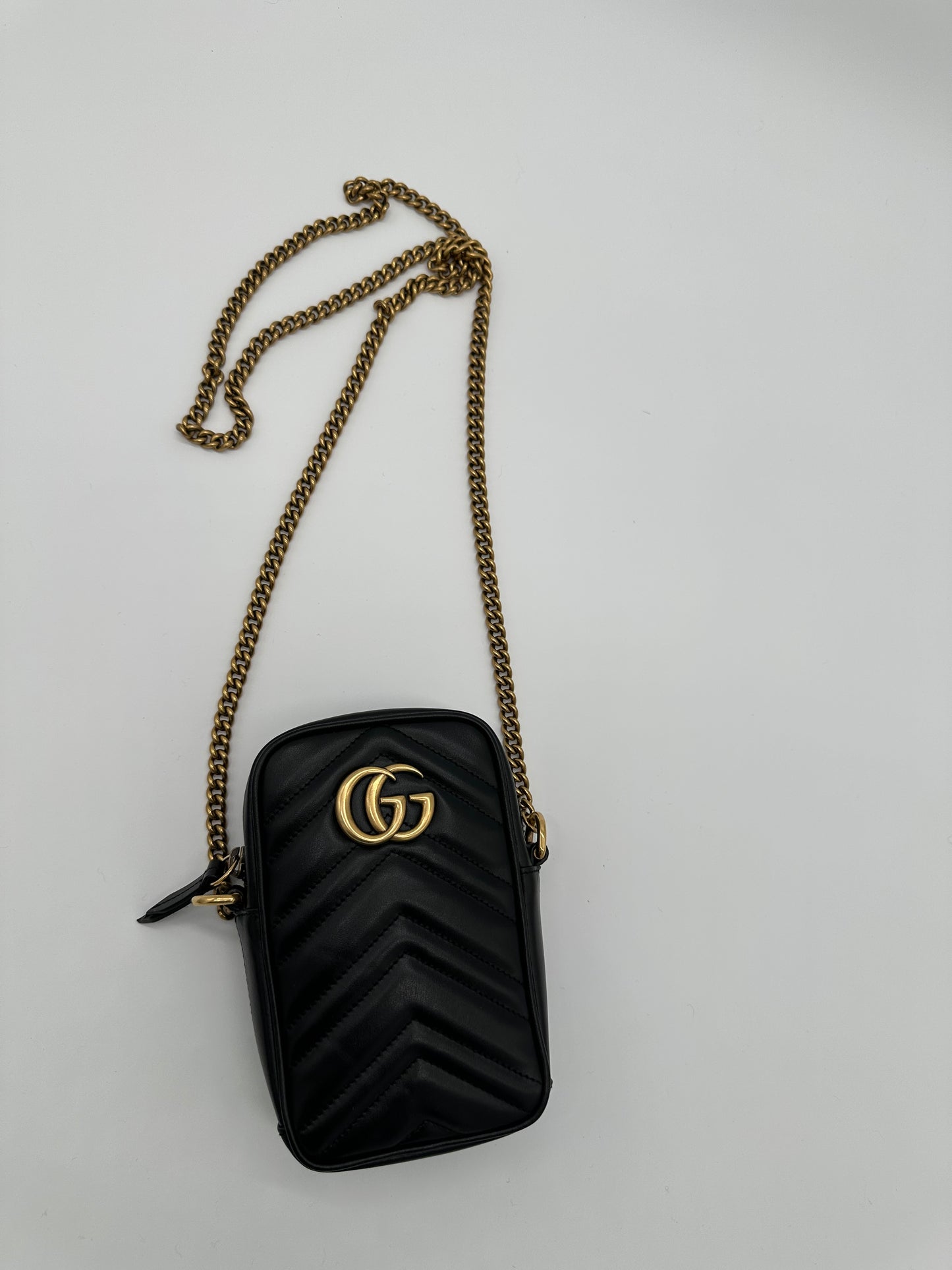 Luxury Soluciens Pre-owned Gucci Black leather Marmont phone bag with antiqued gold tone hardware