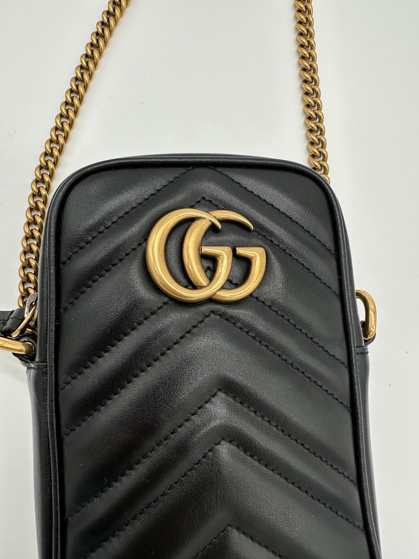 Luxury Soluciens Pre-owned Gucci Black leather Marmont phone bag with antiqued gold tone hardware