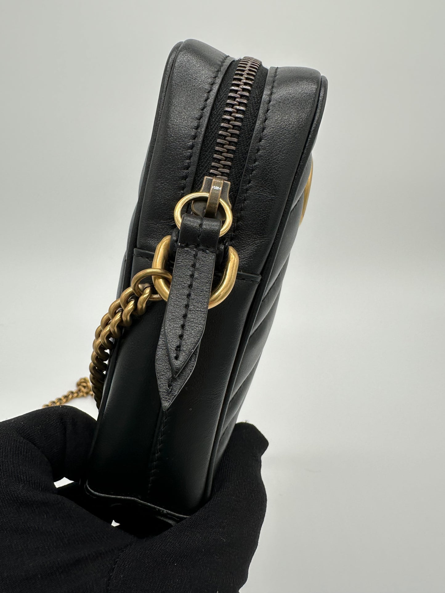 Luxury Soluciens Pre-owned Gucci Black leather Marmont phone bag with antiqued gold tone hardware