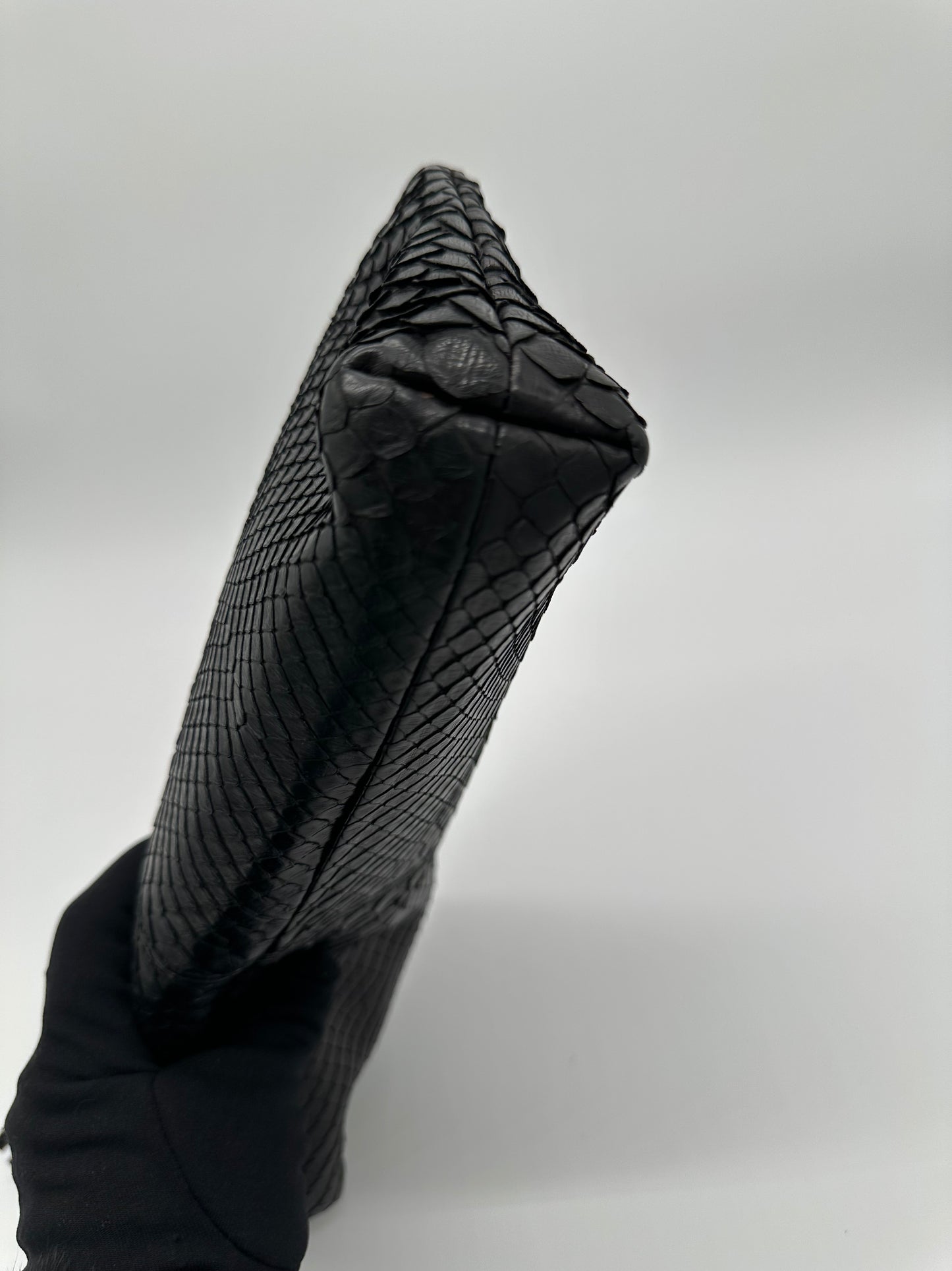 Luxury Soluciens Pre-owned Gucci black python snakeskin clutch, with fringe tassel detail
