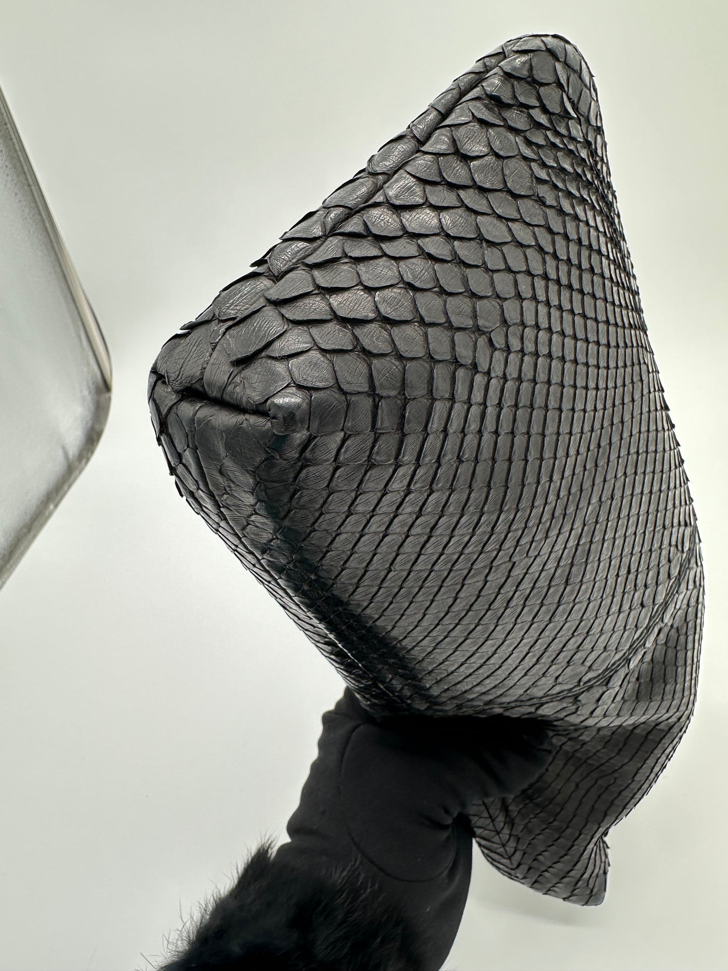 Luxury Soluciens Pre-owned Gucci black python snakeskin clutch, with fringe tassel detail