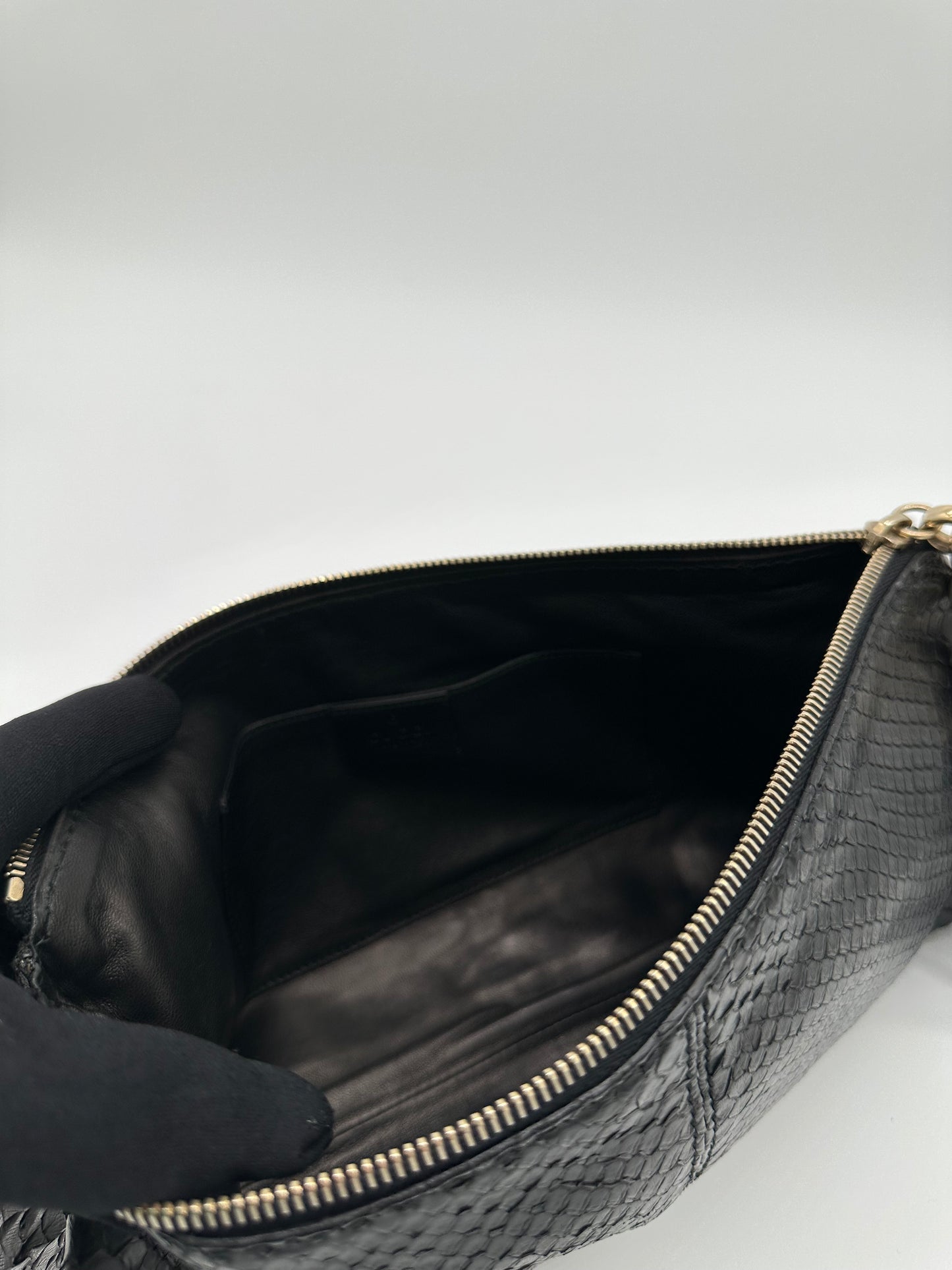 Luxury Soluciens Pre-owned Gucci black python snakeskin clutch, with fringe tassel detail