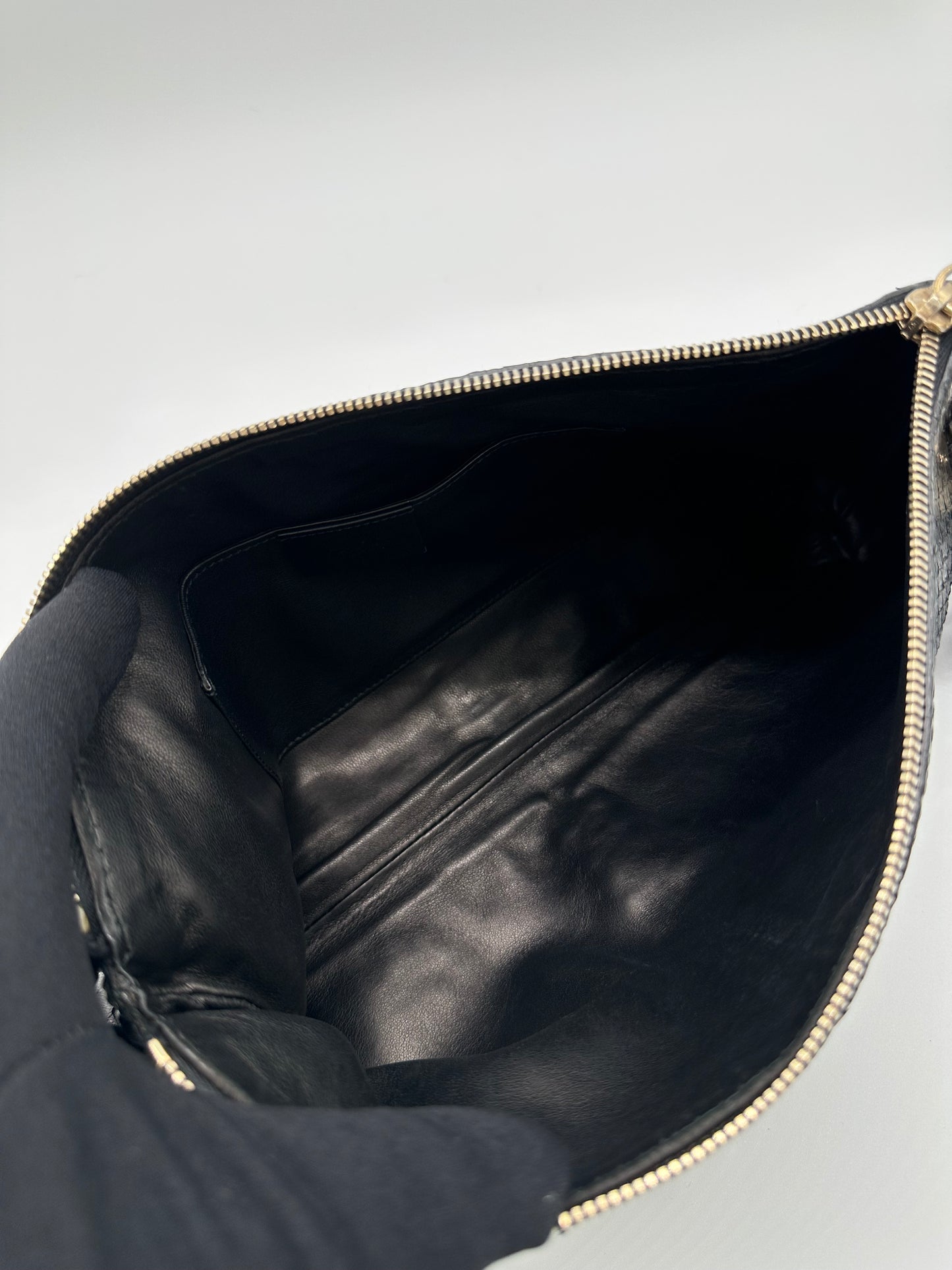 Luxury Soluciens Pre-owned Gucci black python snakeskin clutch, with fringe tassel detail