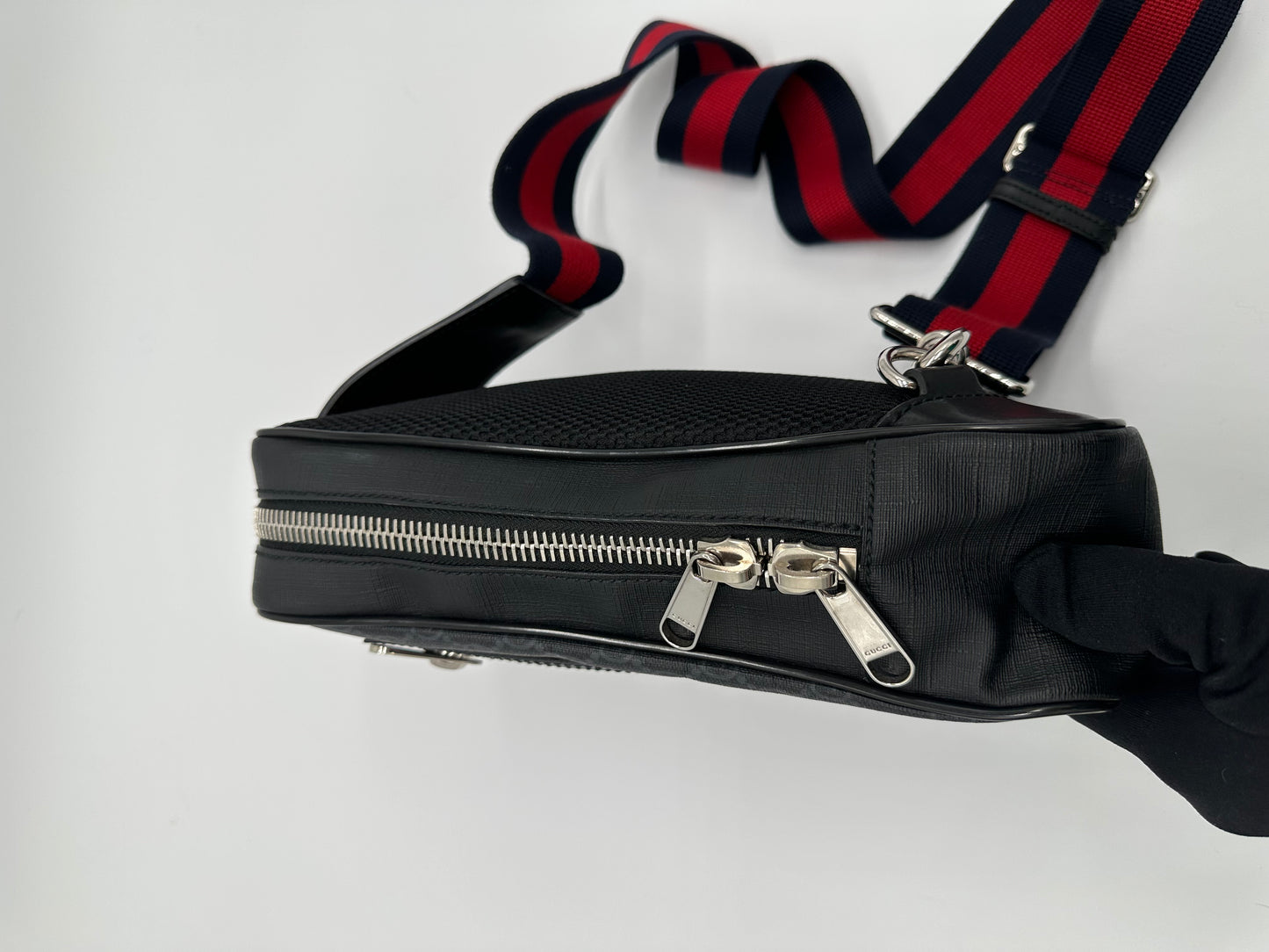 Luxury Soluciens Pre-owned Gucci GG Sling-back bag in supreme canvas