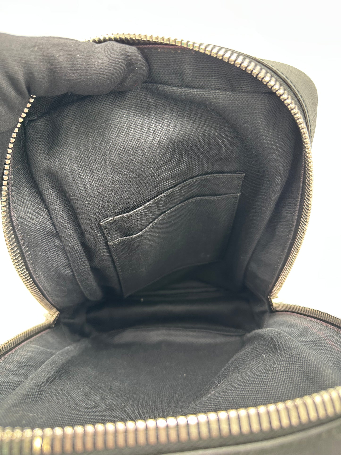 Luxury Soluciens Pre-owned Gucci GG Sling-back bag in supreme canvas