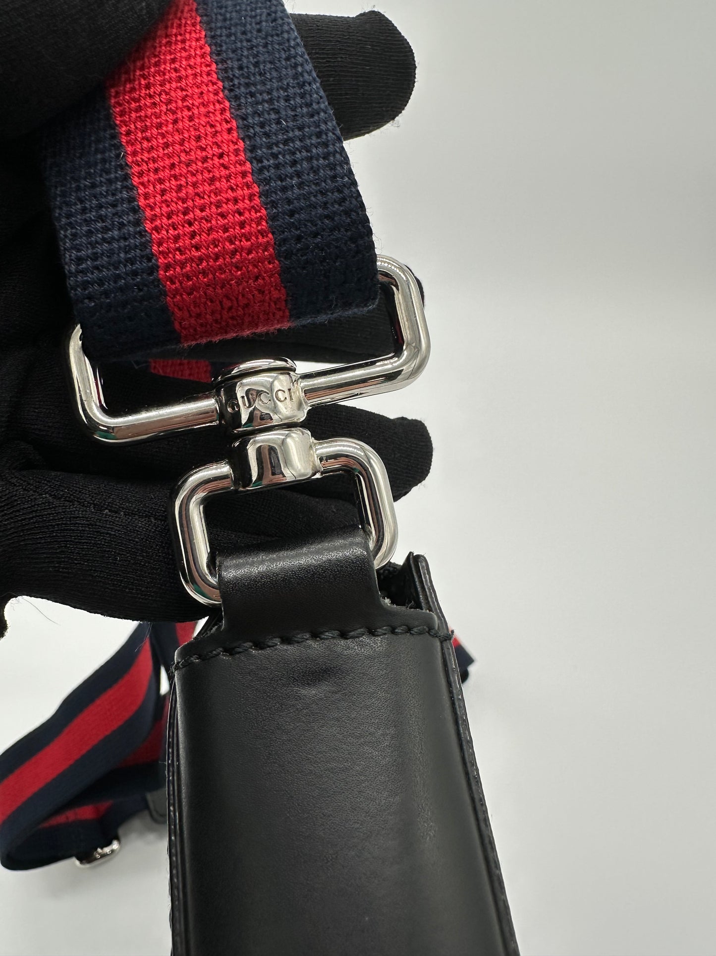Luxury Soluciens Pre-owned Gucci supreme canvas and leather crossbody bag