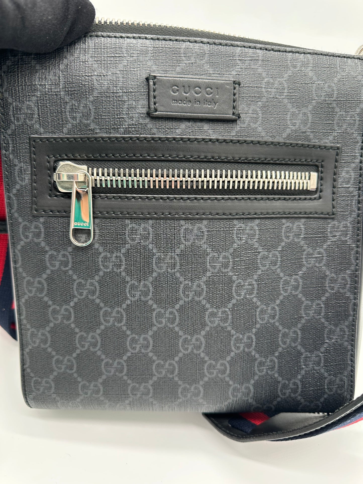 Luxury Soluciens Pre-owned Gucci supreme canvas and leather crossbody bag