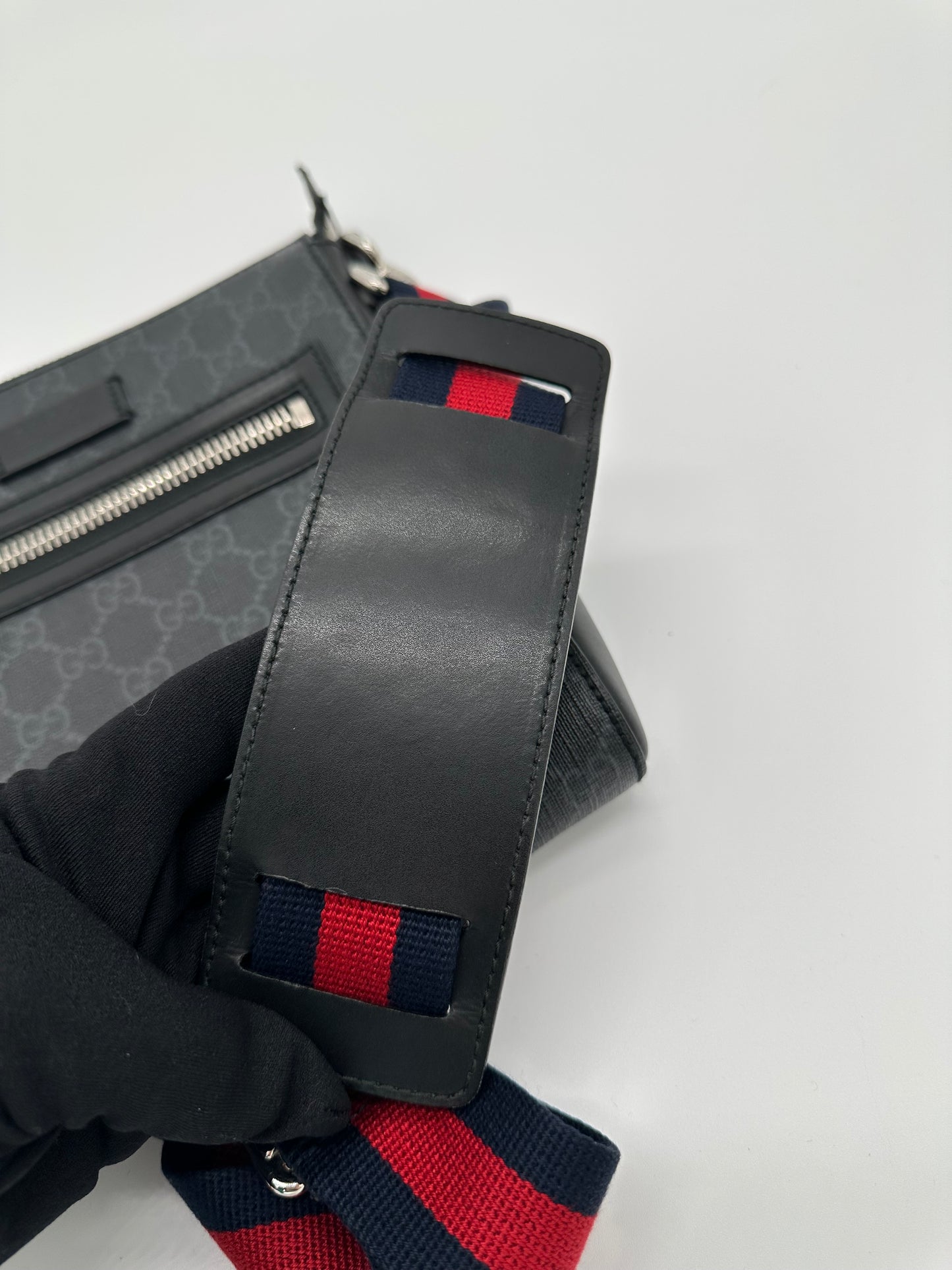 Luxury Soluciens Pre-owned Gucci supreme canvas and leather crossbody bag