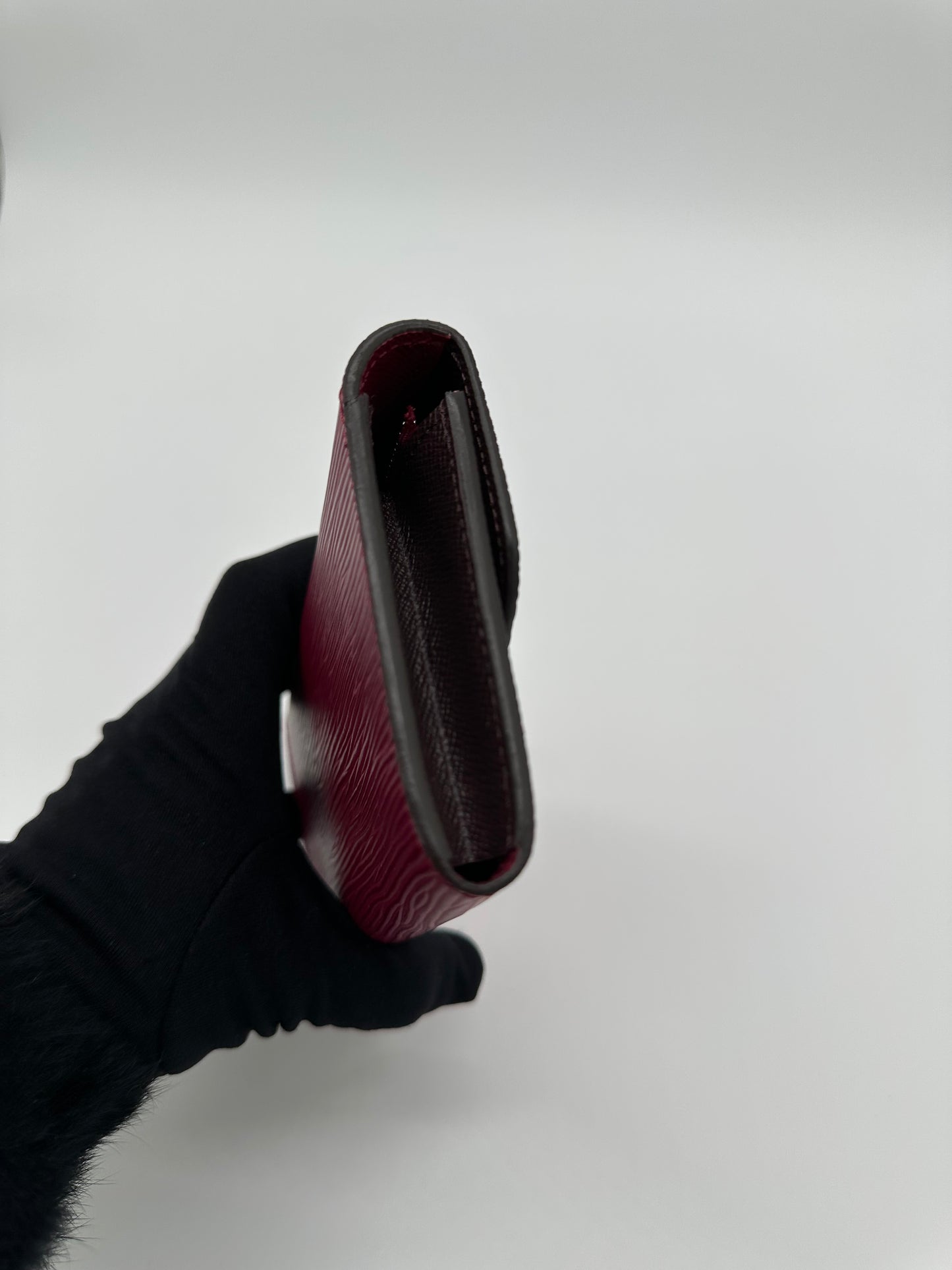 Luxury Soluciens Pre-owned Louis Vuitton epi-leather Sara wallet raspberry