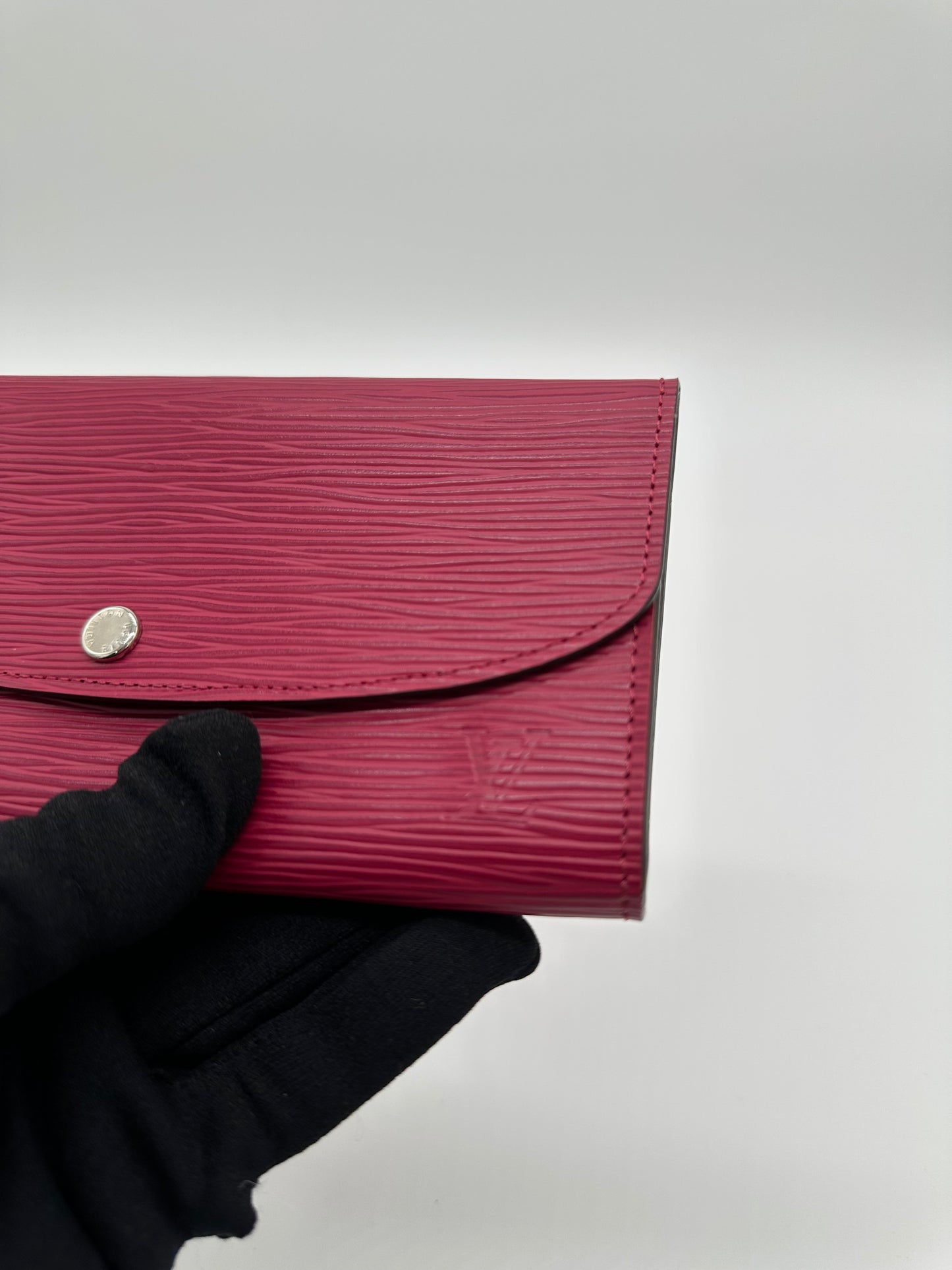 Luxury Soluciens Pre-owned Louis Vuitton epi-leather Sara wallet raspberry