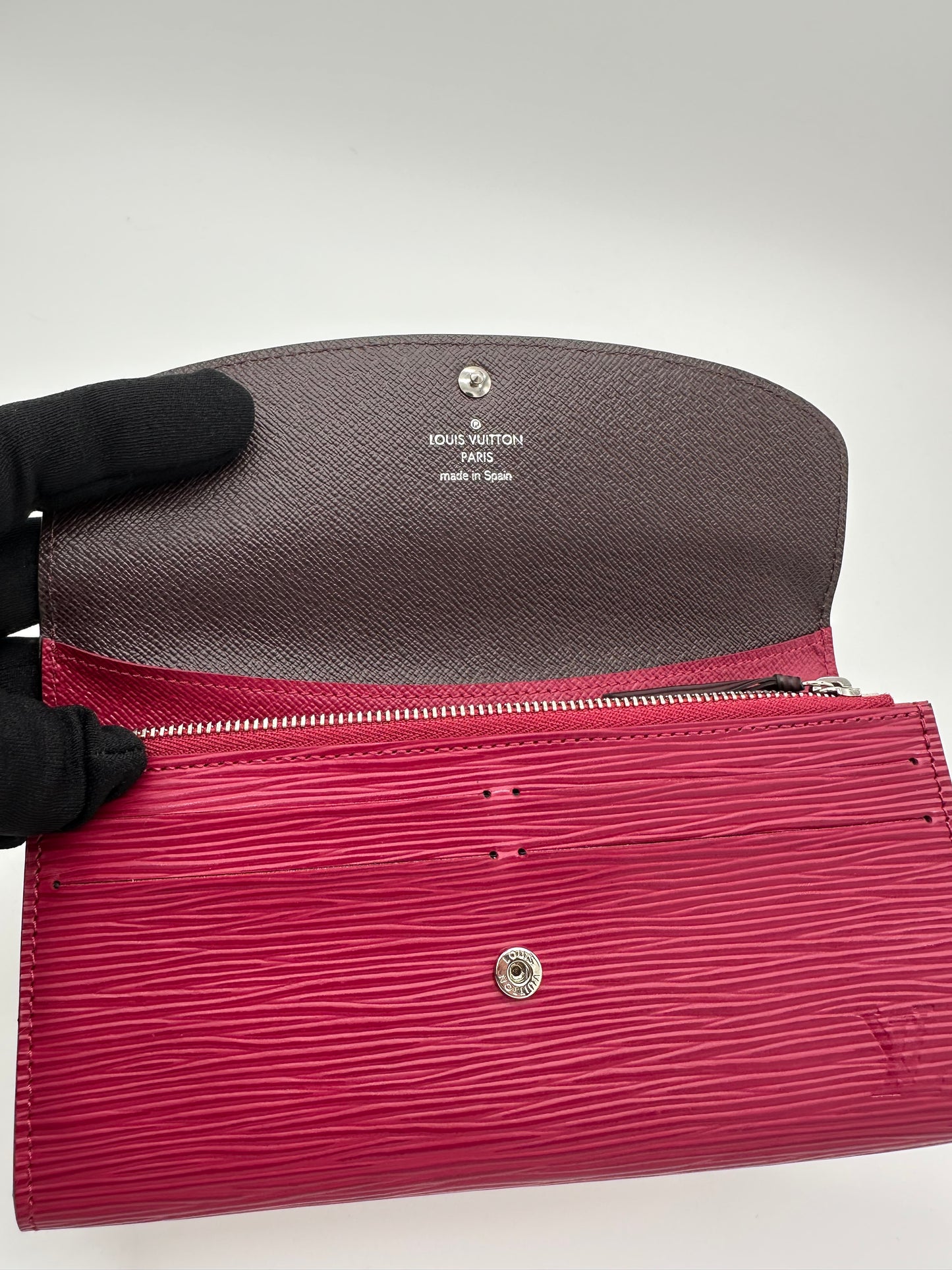 Luxury Soluciens Pre-owned Louis Vuitton epi-leather Sara wallet raspberry