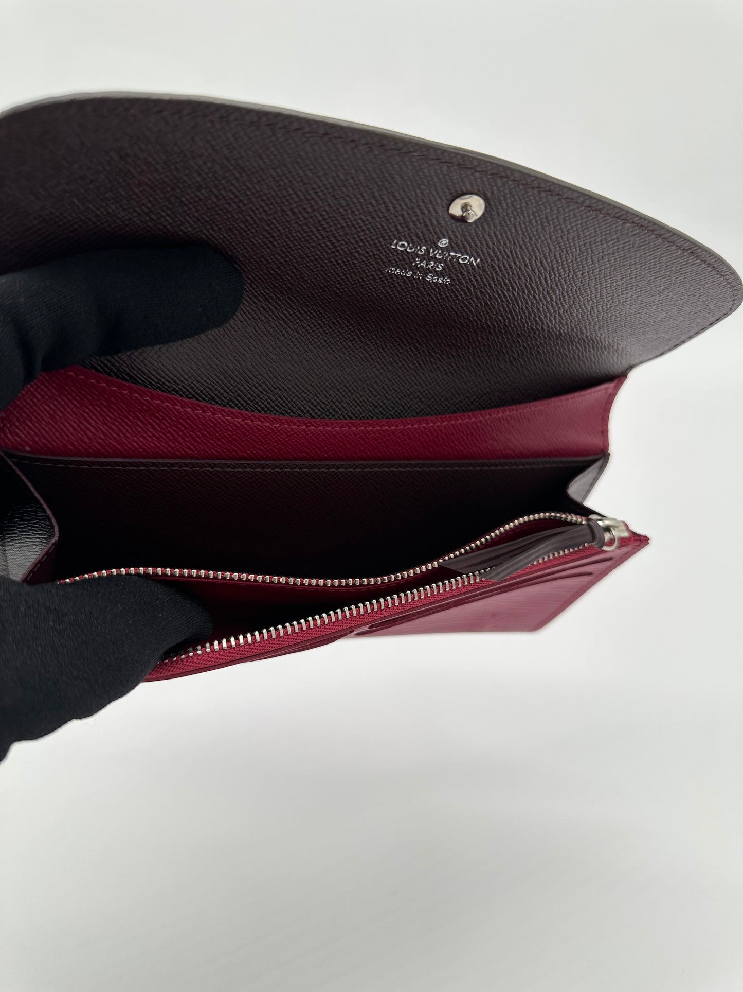 Luxury Soluciens Pre-owned Louis Vuitton epi-leather Sara wallet raspberry