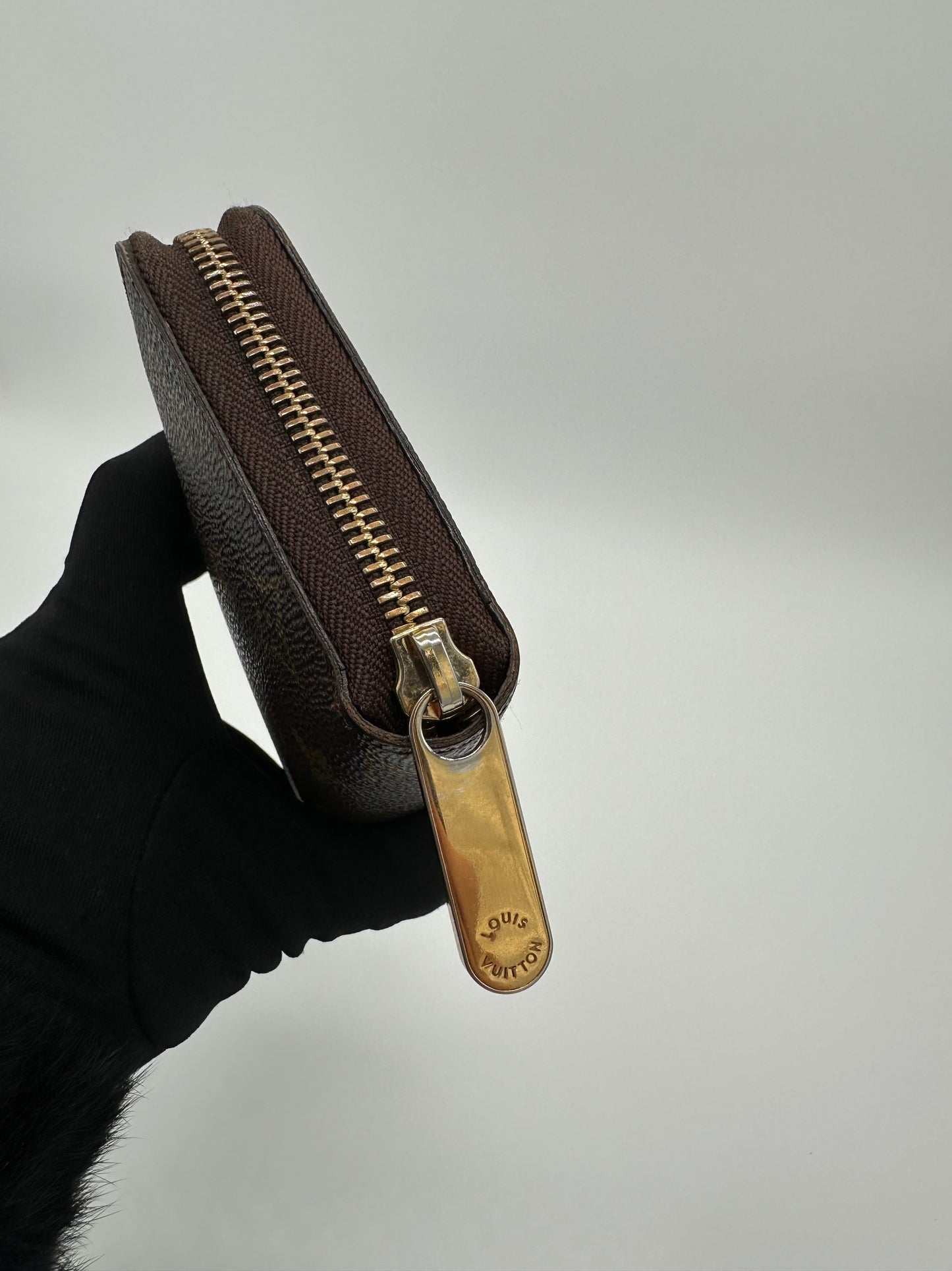 Luxury Soluciens Pre-owned Louis Vuitton monogram canvas zippy wallet