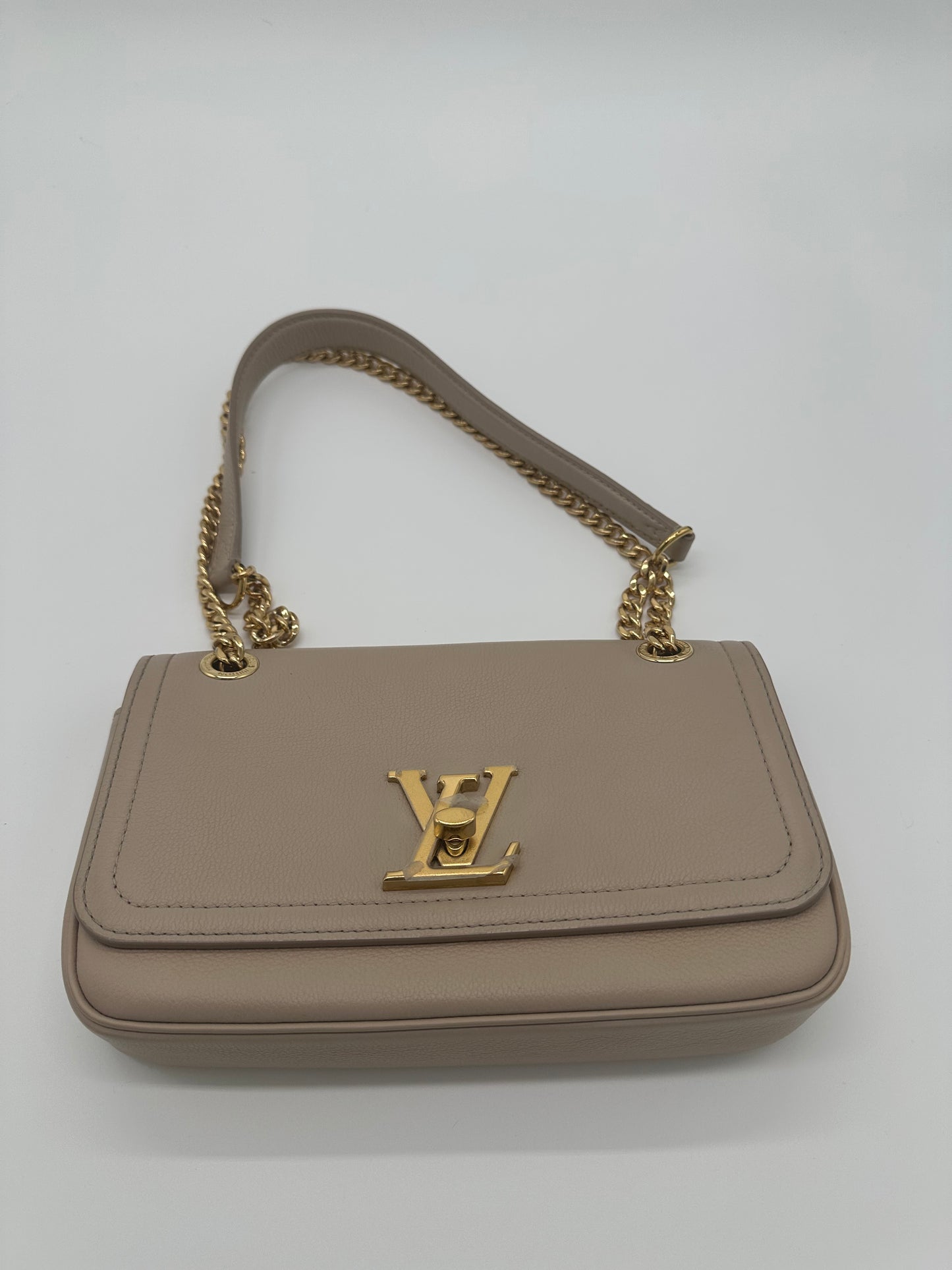 Luxury Soluciens Pre-owned Louis Vuitton lock me shoulder chain bag