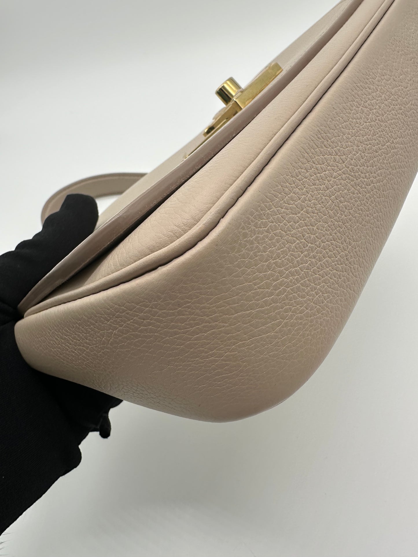 Luxury Soluciens Pre-owned Louis Vuitton lock me shoulder chain bag
