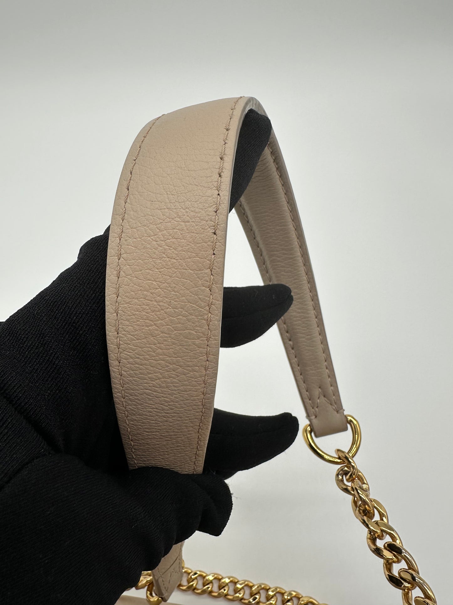 Luxury Soluciens Pre-owned Louis Vuitton lock me shoulder chain bag