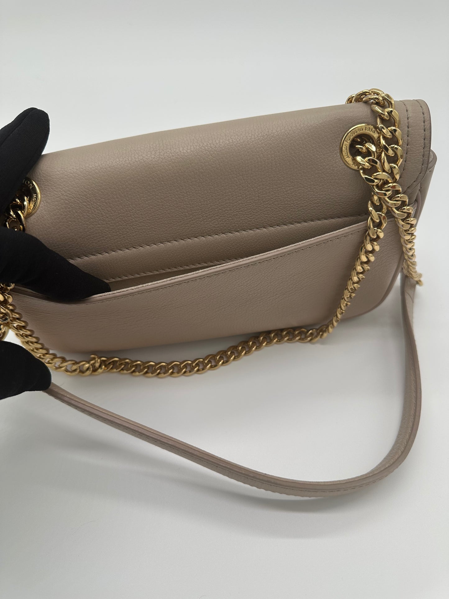 Luxury Soluciens Pre-owned Louis Vuitton lock me shoulder chain bag