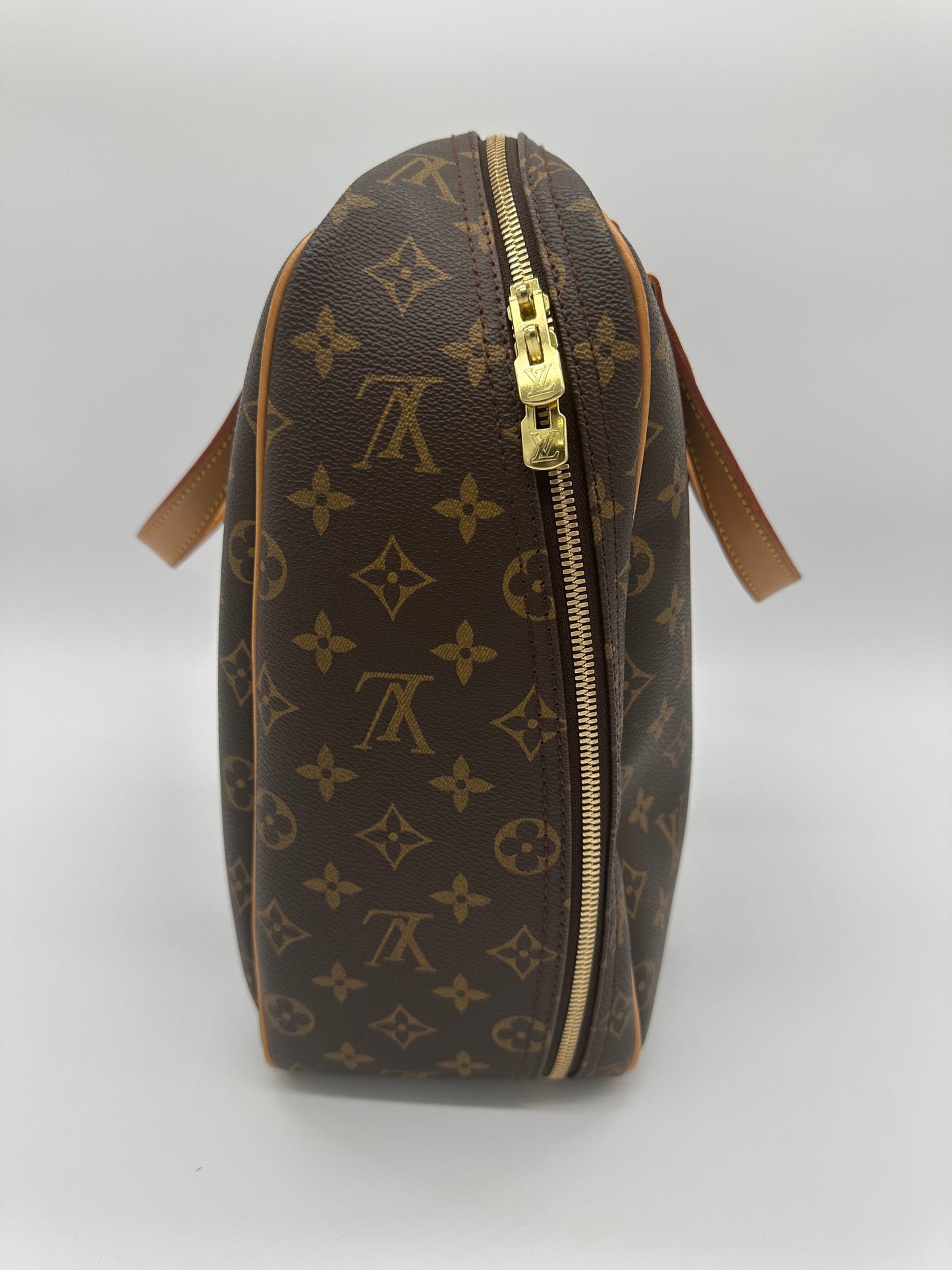 Luxury Soluciens Pre-owned Louis Vuitton Vintage monogram excursion bag