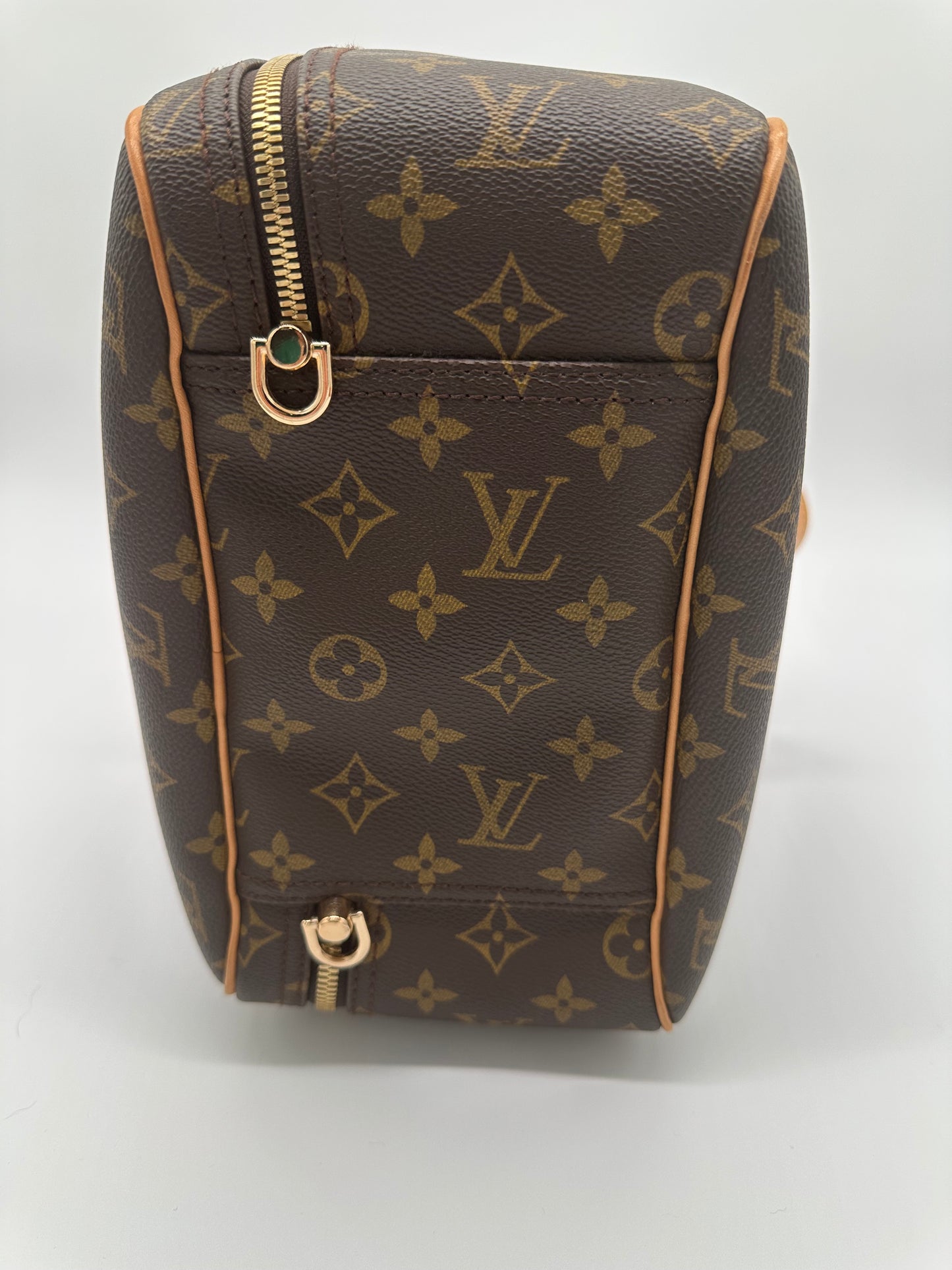 Luxury Soluciens Pre-owned Louis Vuitton Vintage monogram excursion bag