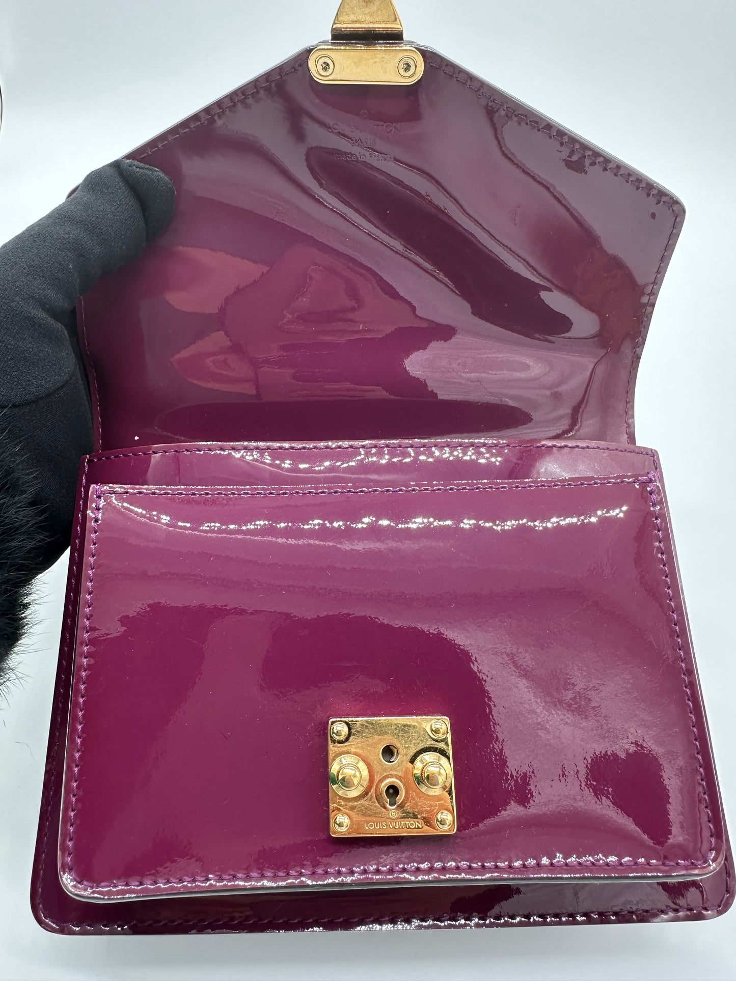 Luxury Soluciens Pre-owned Louis Vuitton patent leather two way crossbody bag