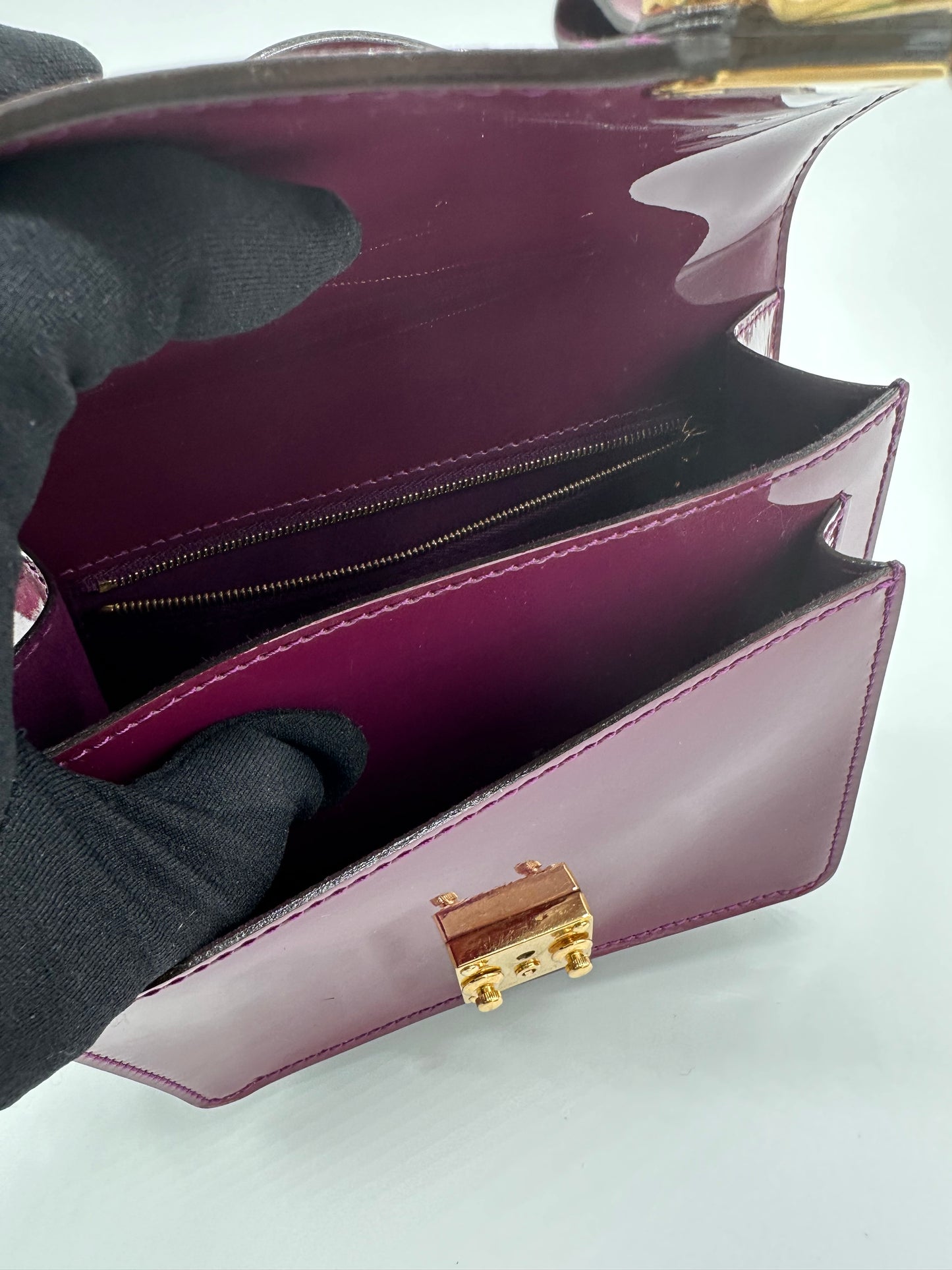Luxury Soluciens Pre-owned Louis Vuitton patent leather two way crossbody bag