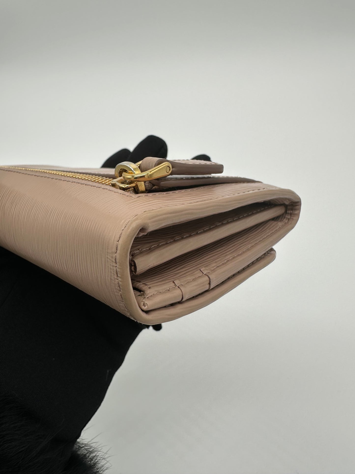 Luxury Soluciens Pre-owned Prada beige grained leather flap wallet