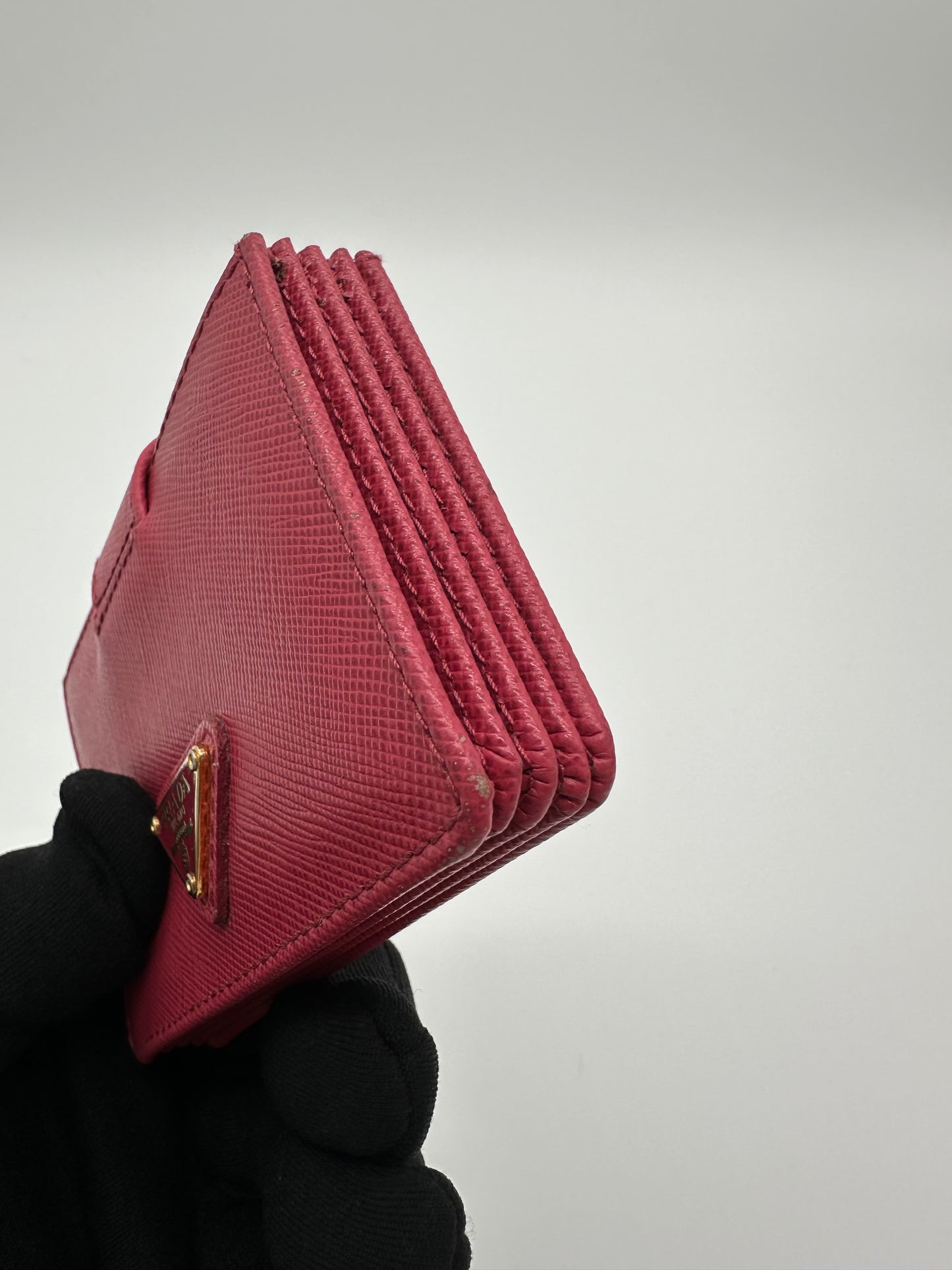 Luxury Soluciens Pre-owned Prada Saffiano leather pink accordion wallet/card holder