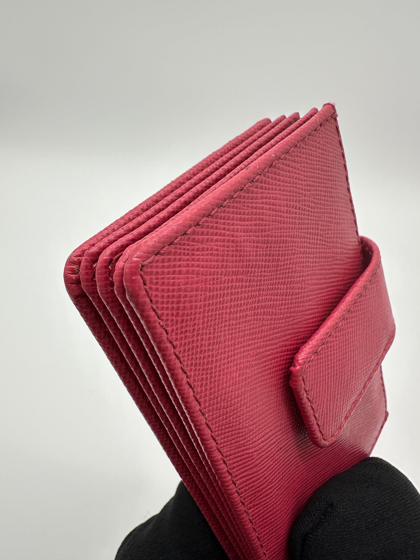 Luxury Soluciens Pre-owned Prada Saffiano leather pink accordion wallet/card holder